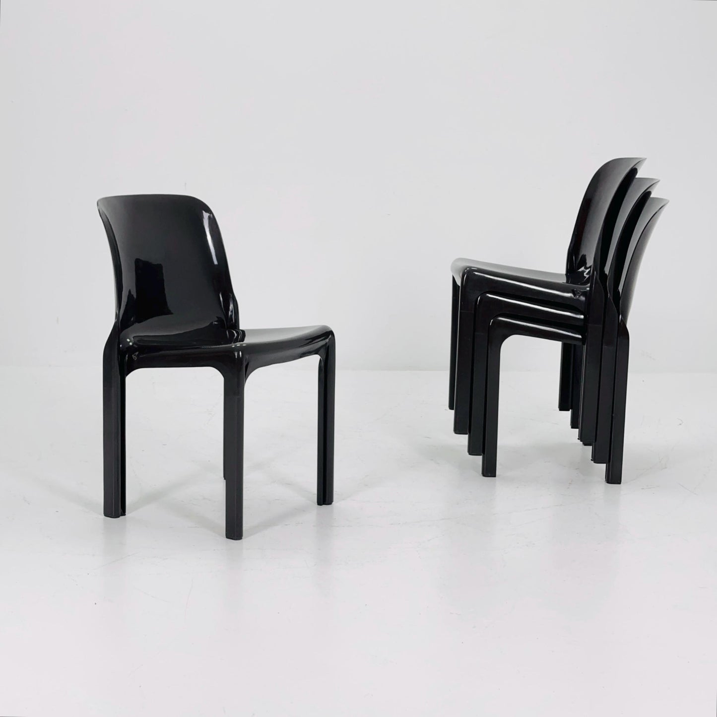 Set of 4 Vintage dark brown Selene Fiberglass Chair by Vico Magistretti for Artemide 1968