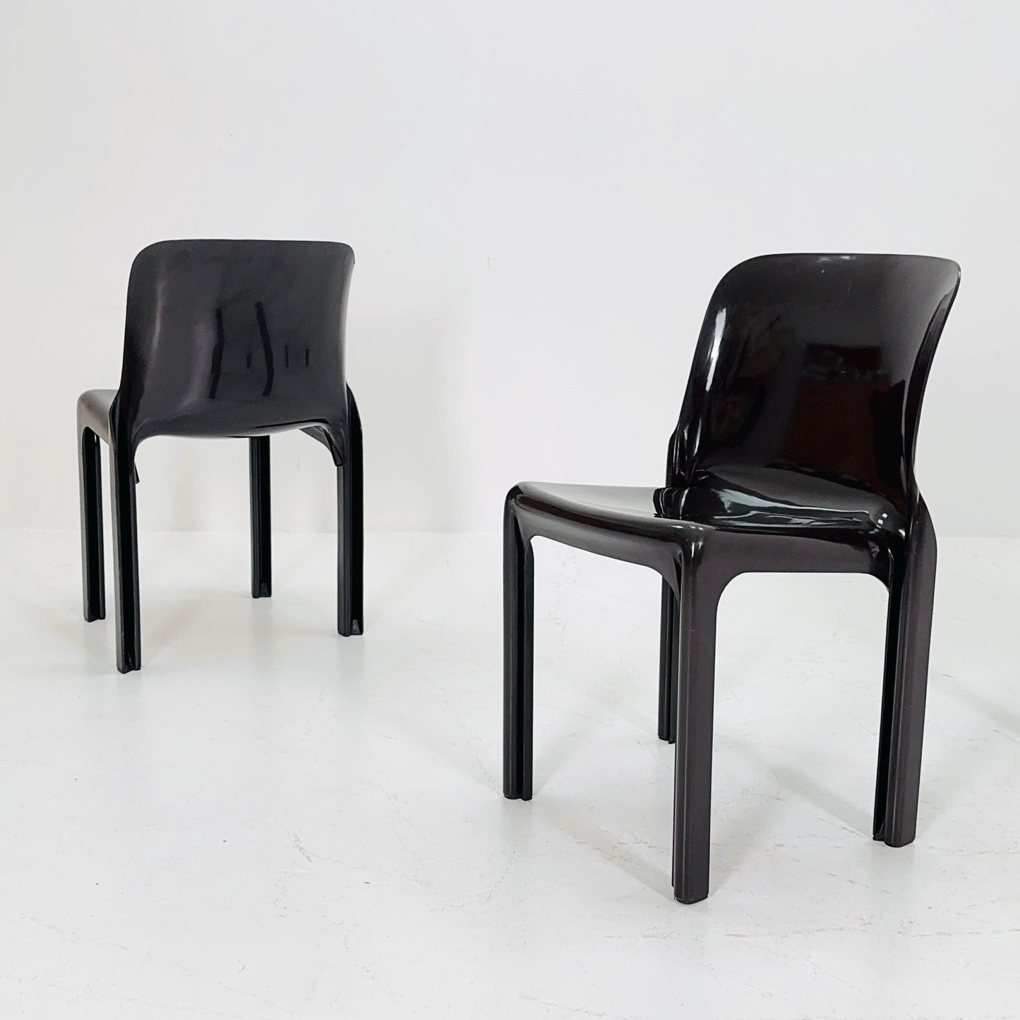 Set of 4 Vintage dark brown Selene Fiberglass Chair by Vico Magistretti for Artemide 1968