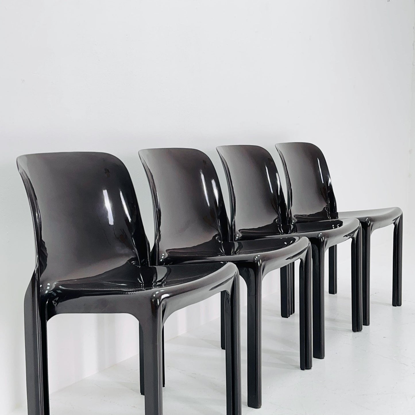 Set of 4 Vintage dark brown Selene Fiberglass Chair by Vico Magistretti for Artemide 1968