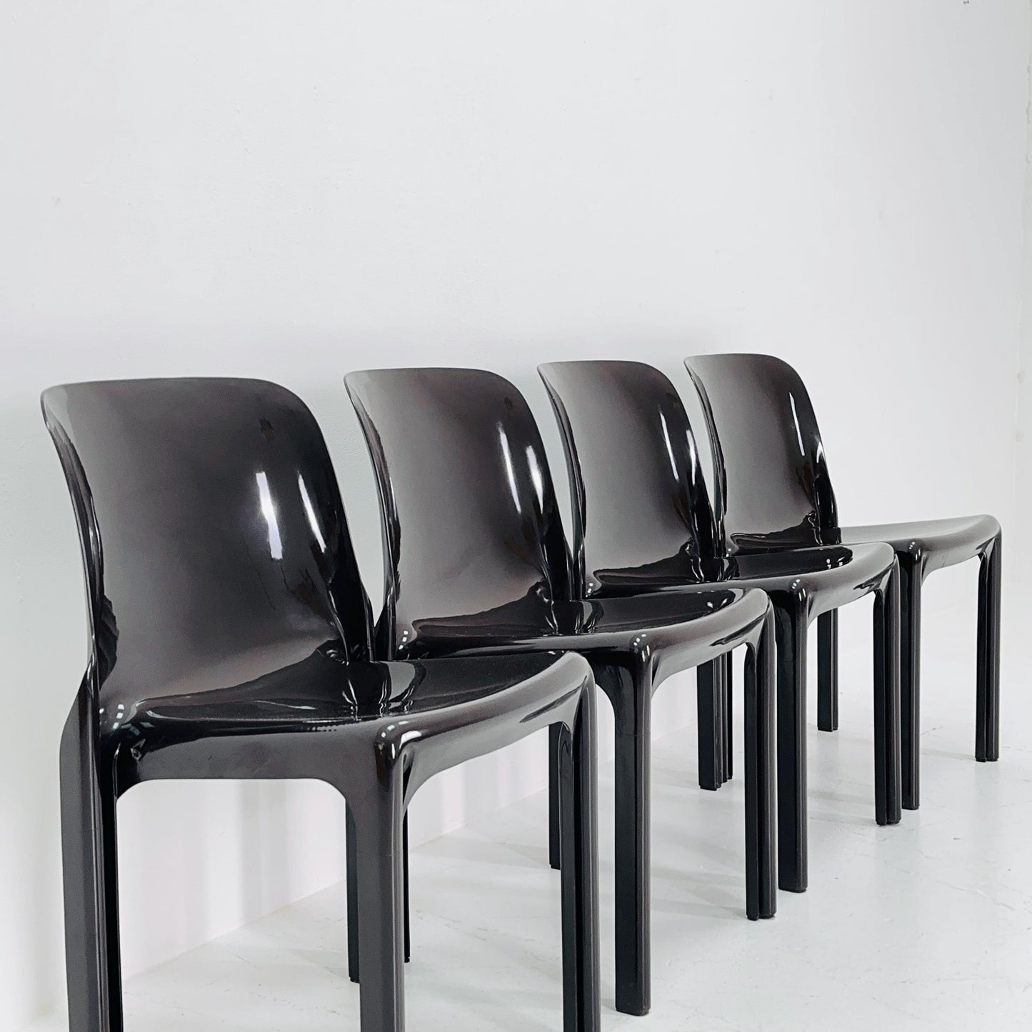 Set of 4 Vintage dark brown Selene Fiberglass Chair by Vico Magistretti for Artemide 1968