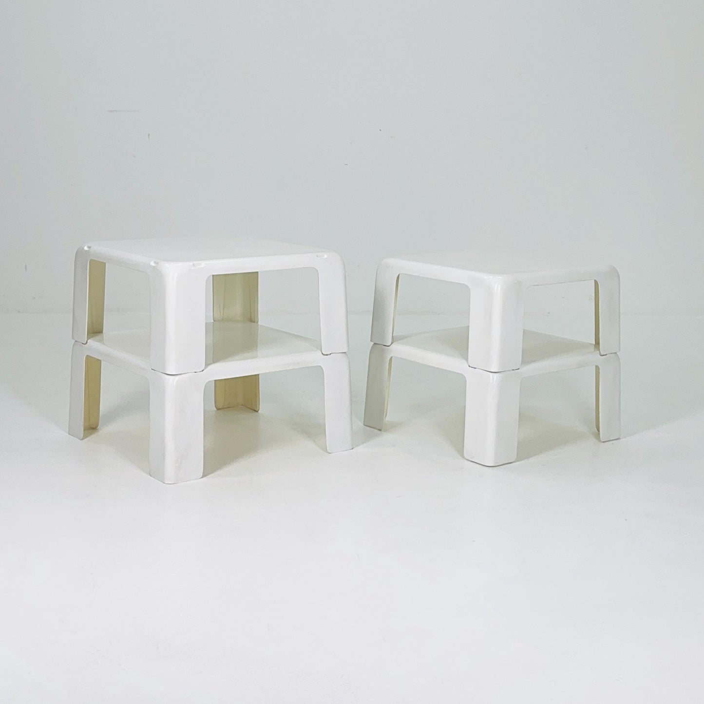 Set of 4 Mid century Mario Bellini Nesting white Tables Model Gatti for B&B Italia, 1967s Italy