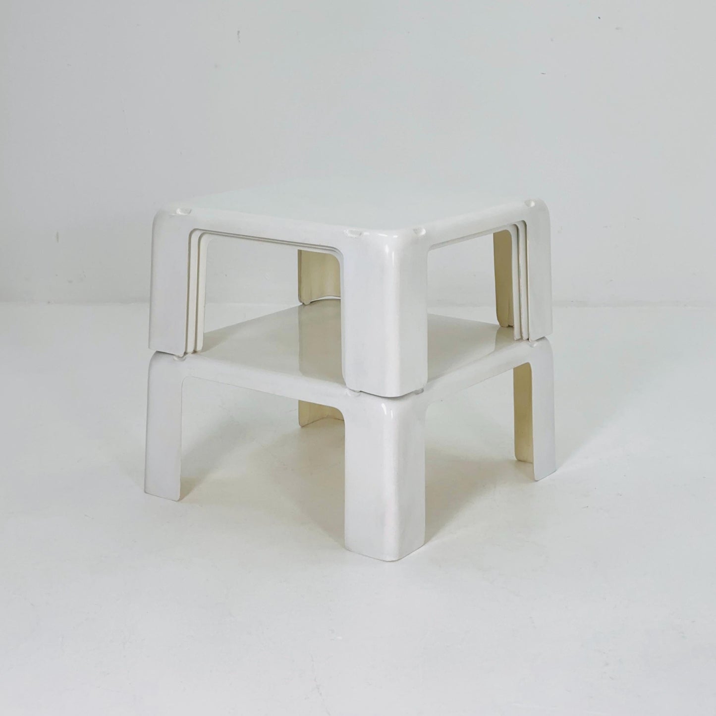 Set of 4 Mid century Mario Bellini Nesting white Tables Model Gatti for B&B Italia, 1967s Italy