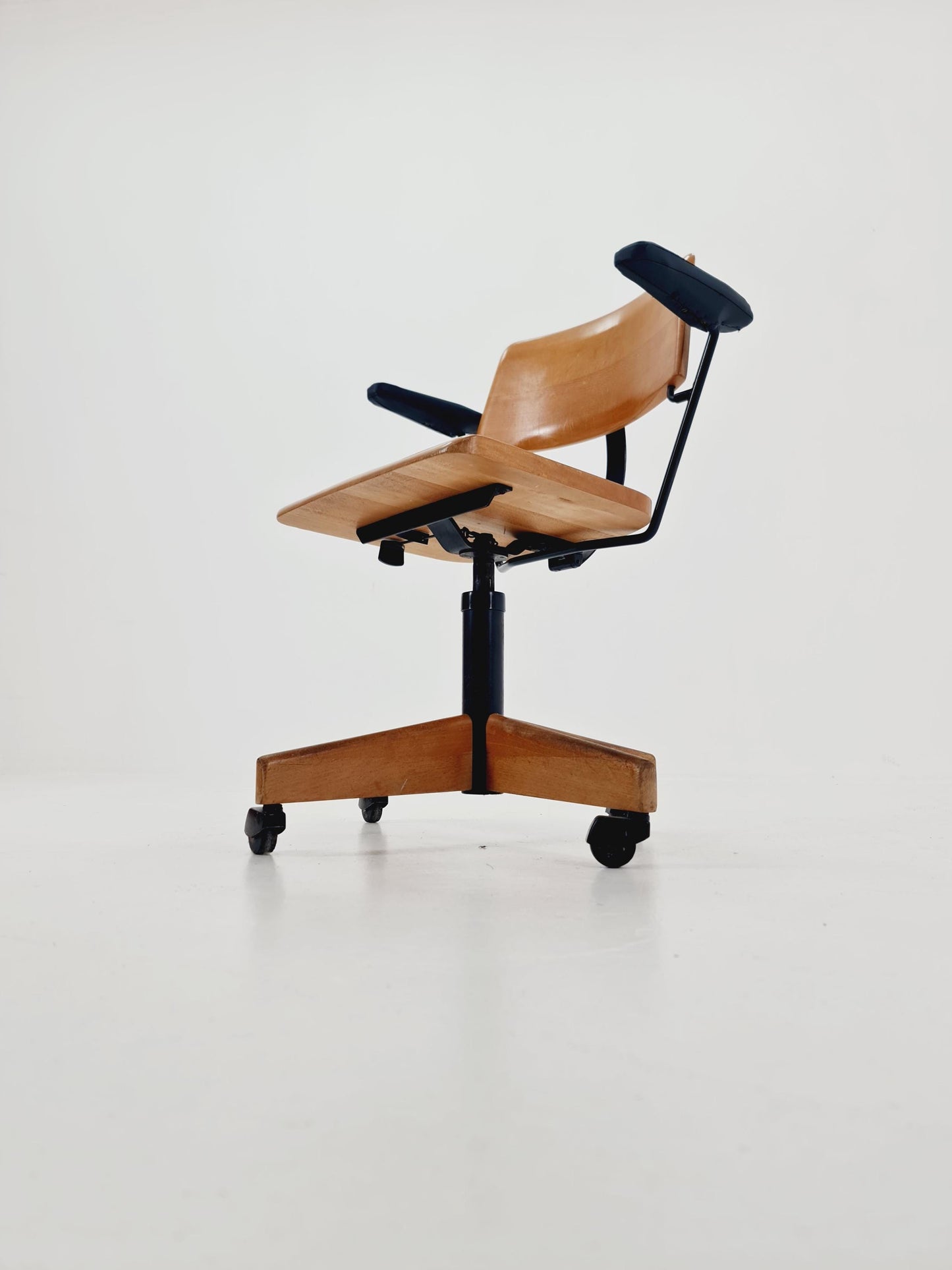 Bauhaus swivel office Armchair in solid wood By stollgiroflex 1960s