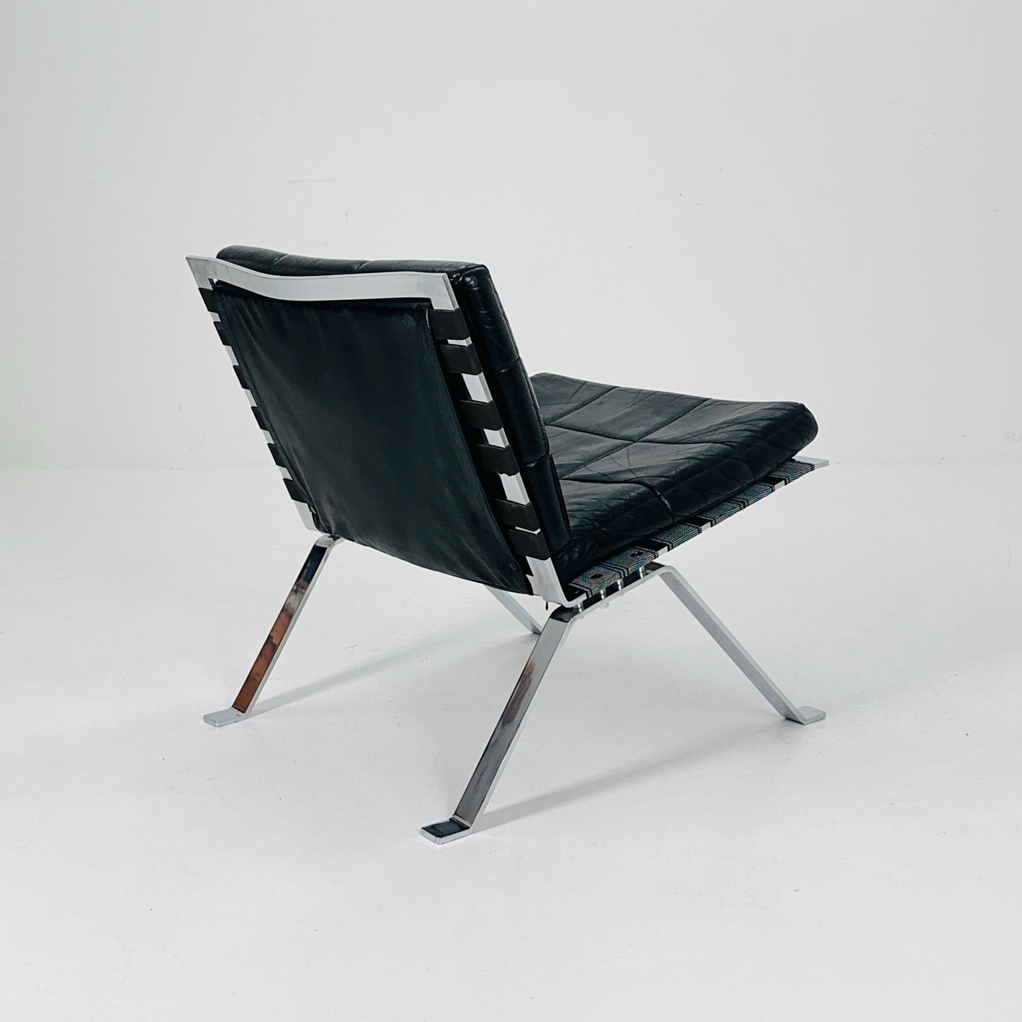 Mid century leather lounge Euro chair by Hans Eichenberger for Girsberger - 1960s Switzerland