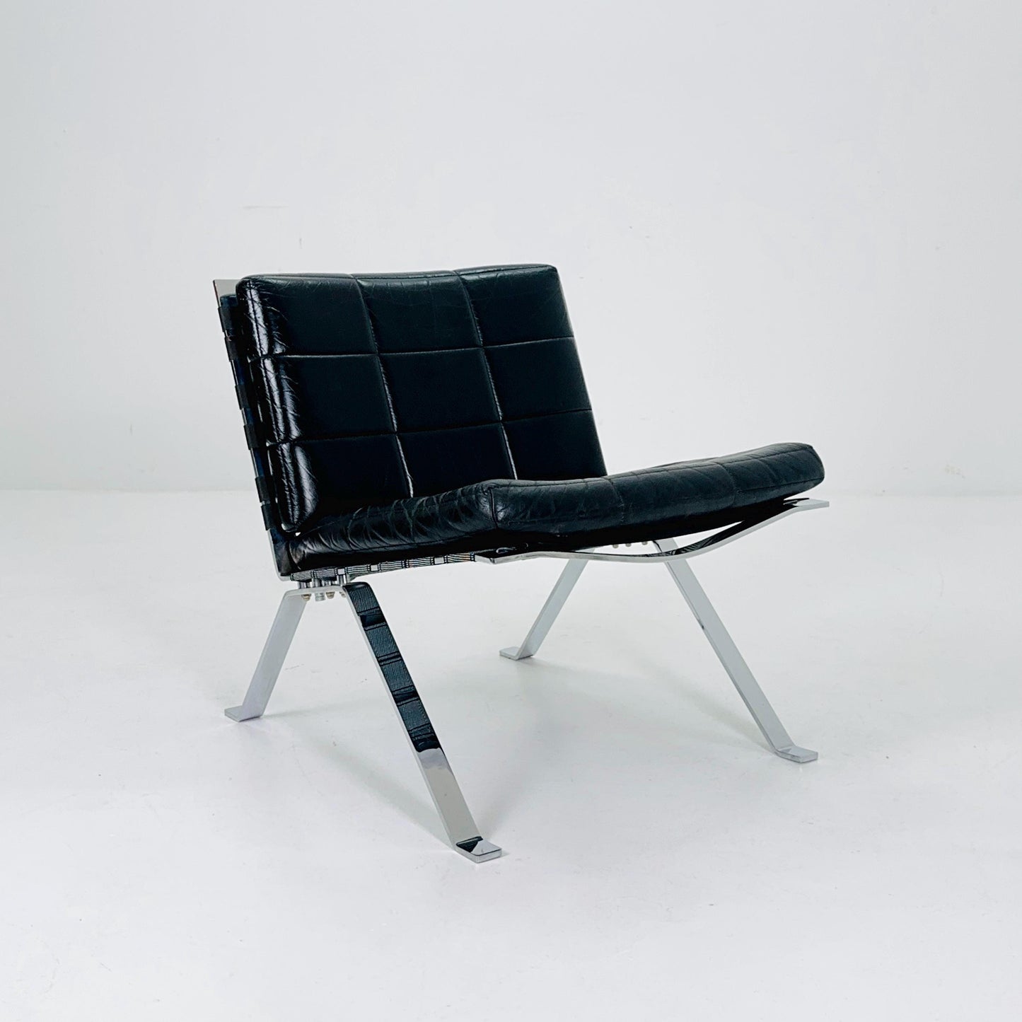 Mid century leather lounge Euro chair by Hans Eichenberger for Girsberger - 1960s Switzerland