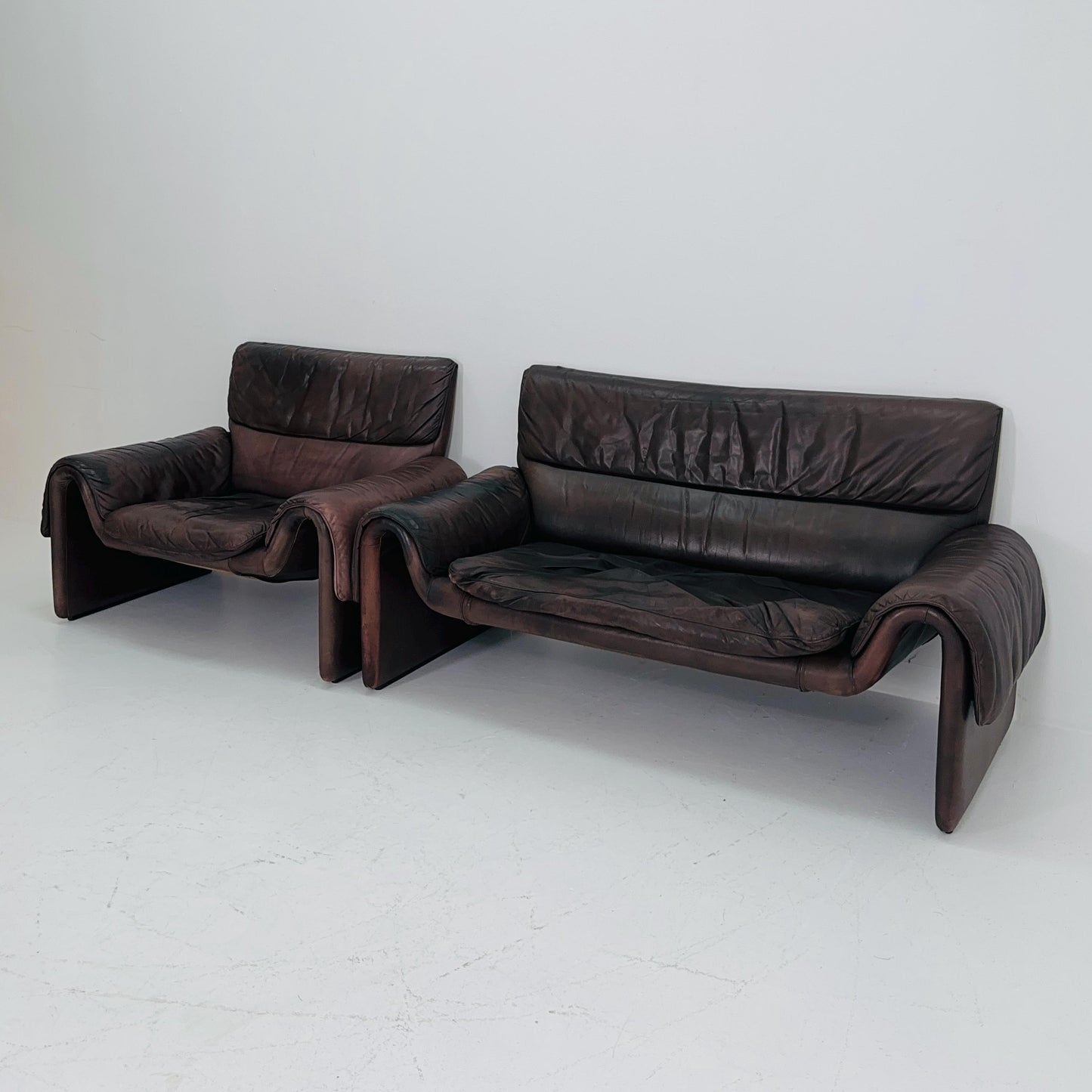 Set of 2 Mid-Century De Sede DS-2011/01 Buffalo Dark Brown leather-sofa and armchair , 2011 Switzerland