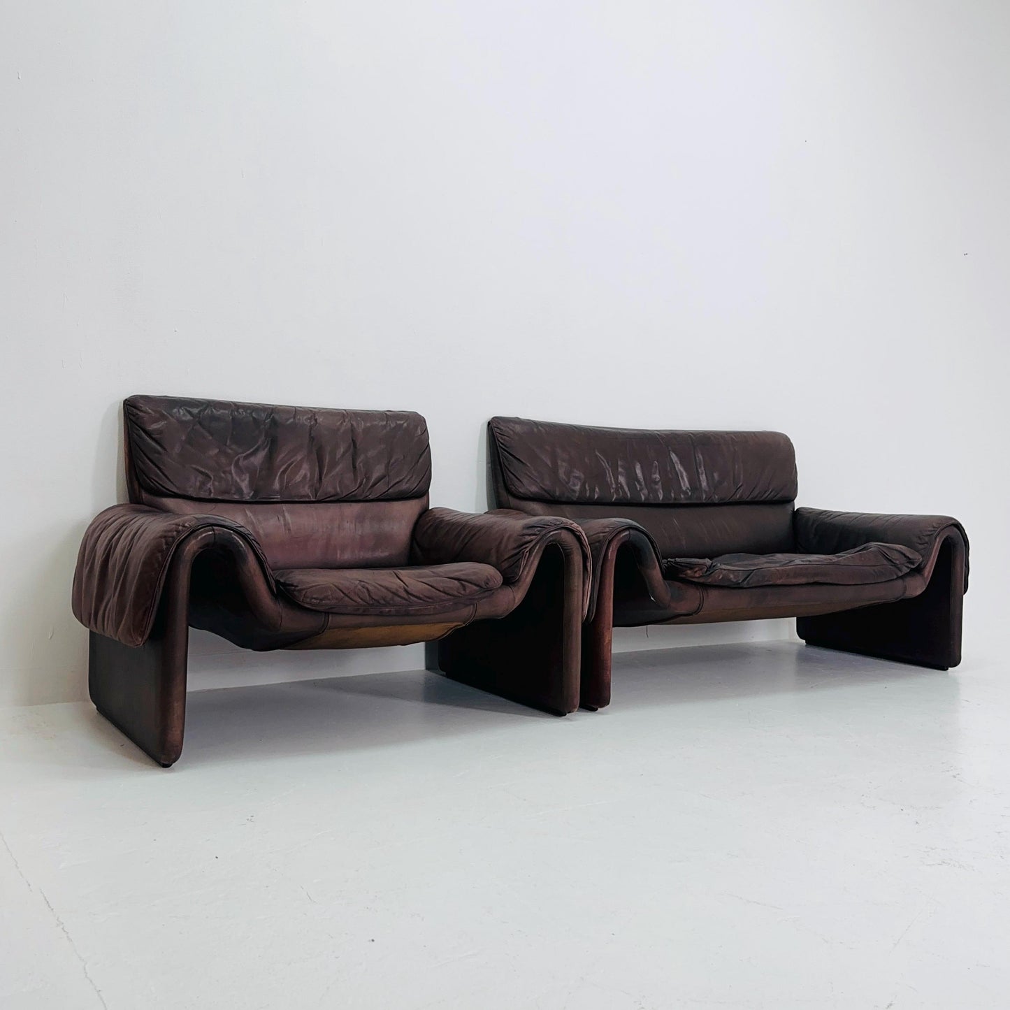 Set of 2 Mid-Century De Sede DS-2011/01 Buffalo Dark Brown leather-sofa and armchair , 2011 Switzerland