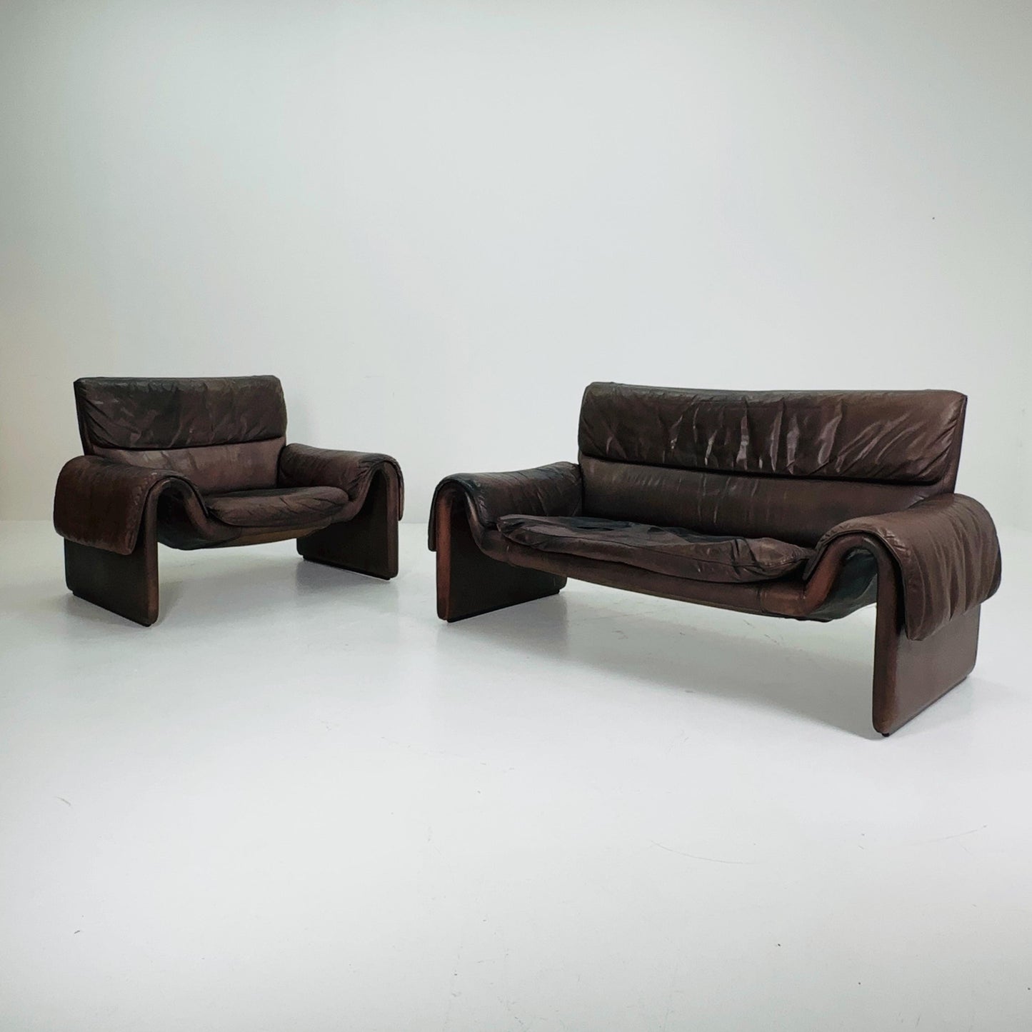 Set of 2 Mid-Century De Sede DS-2011/01 Buffalo Dark Brown leather-sofa and armchair , 2011 Switzerland