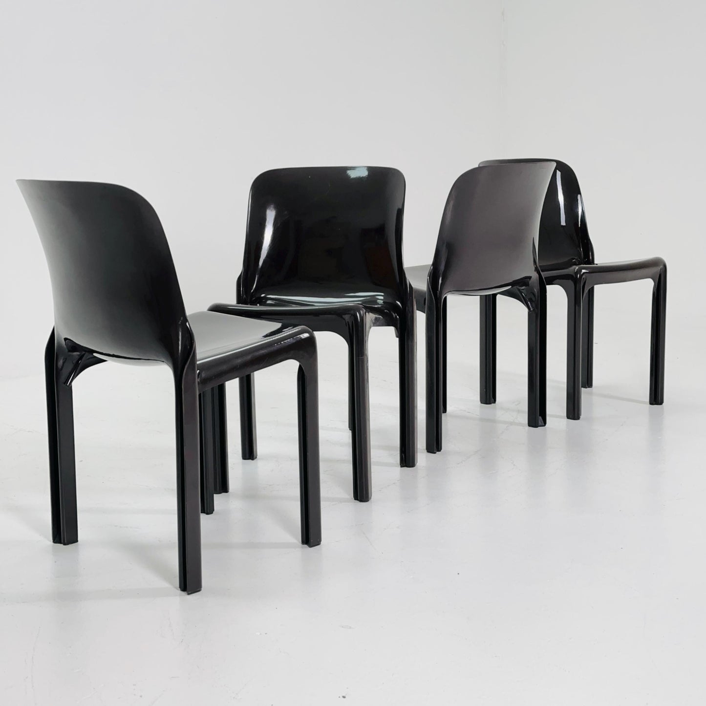 Set of 4 Vintage dark brown Selene Fiberglass Chair by Vico Magistretti for Artemide 1968
