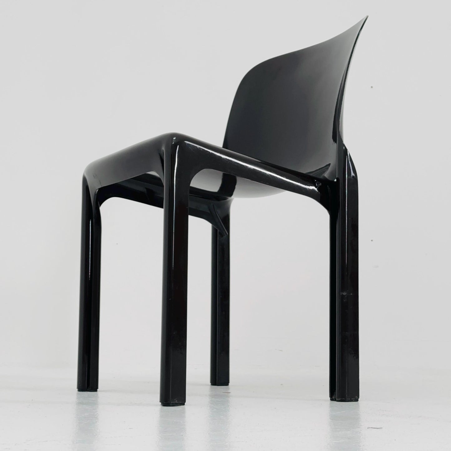 Set of 4 Vintage dark brown Selene Fiberglass Chair by Vico Magistretti for Artemide 1968