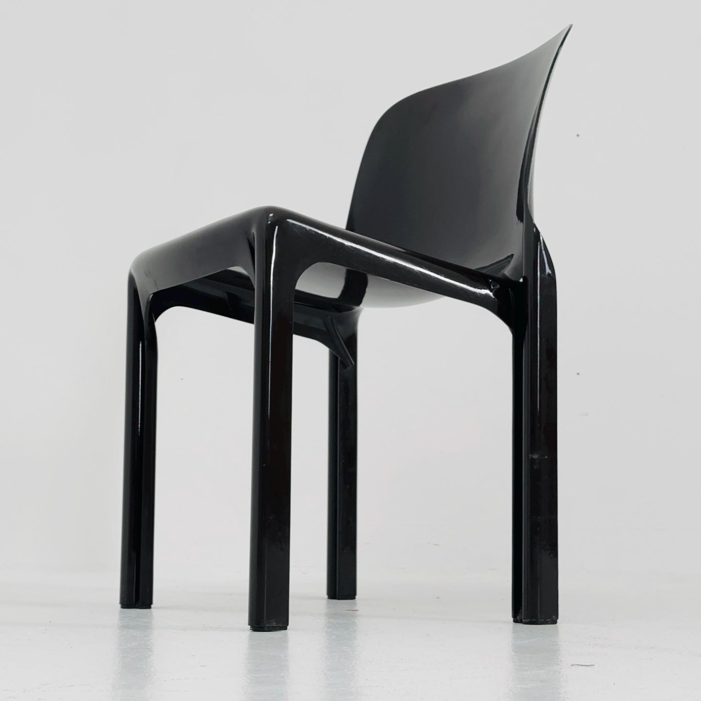Set of 4 Vintage dark brown Selene Fiberglass Chair by Vico Magistretti for Artemide 1968