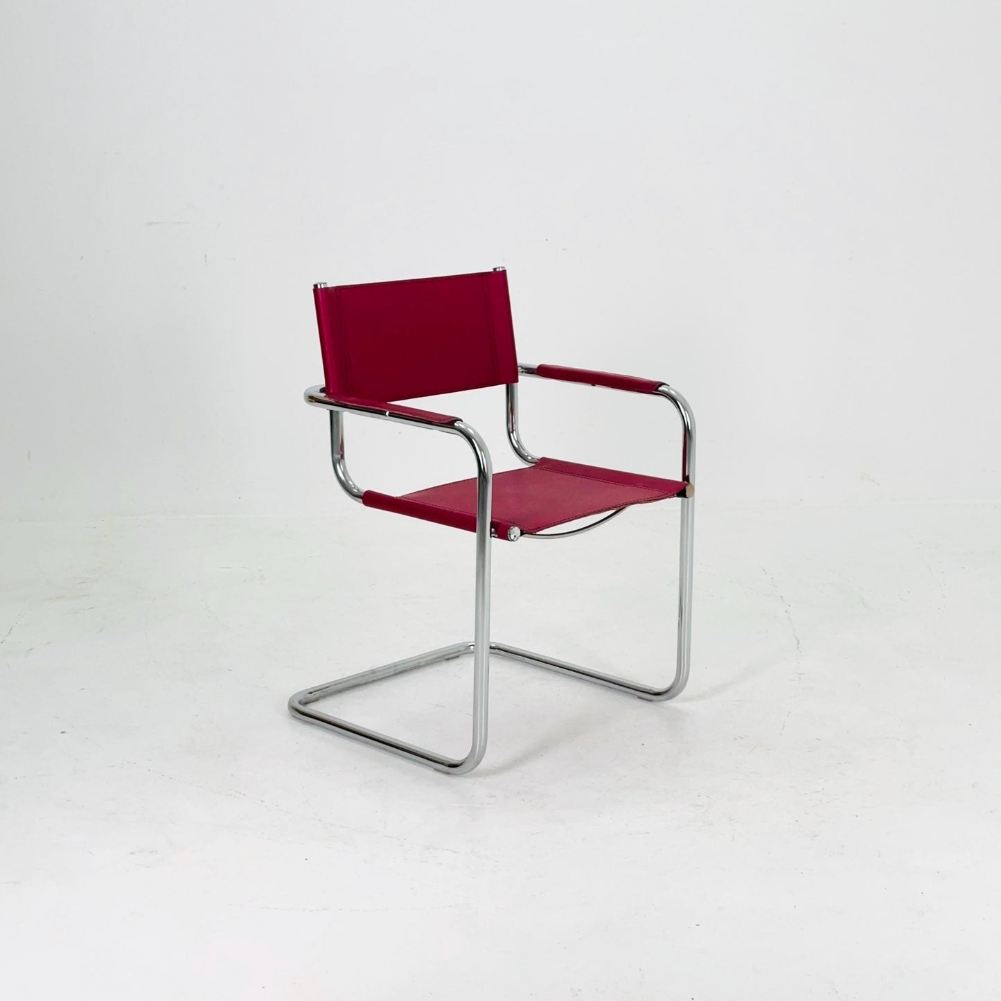 Mid Century iconic Mart Stam S34 armchair / Bauhaus chrome tube steel and burgundy faux leather / 80s vintage cantilever chair italy