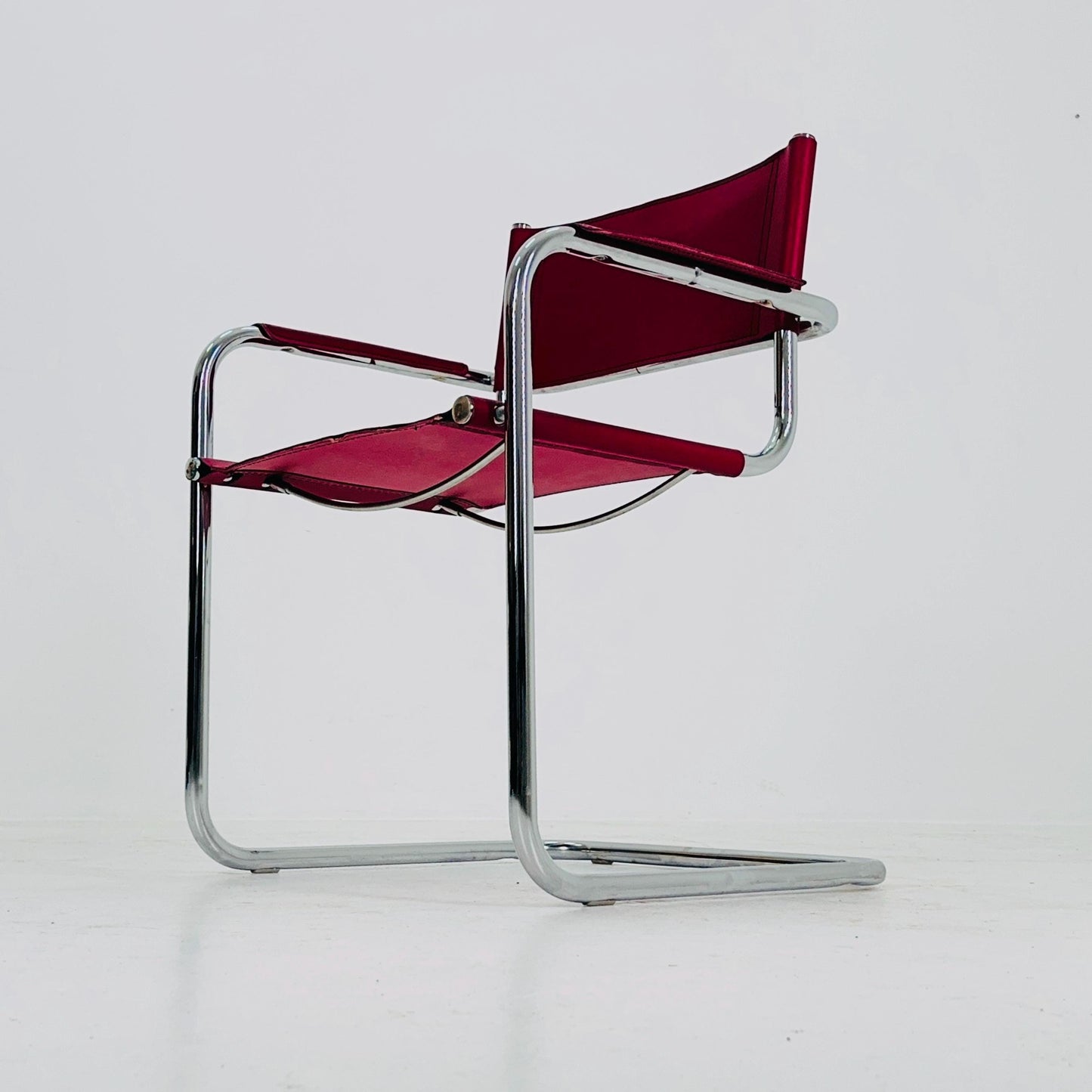 Mid Century iconic Mart Stam S34 armchair / Bauhaus chrome tube steel and burgundy faux leather / 80s vintage cantilever chair italy