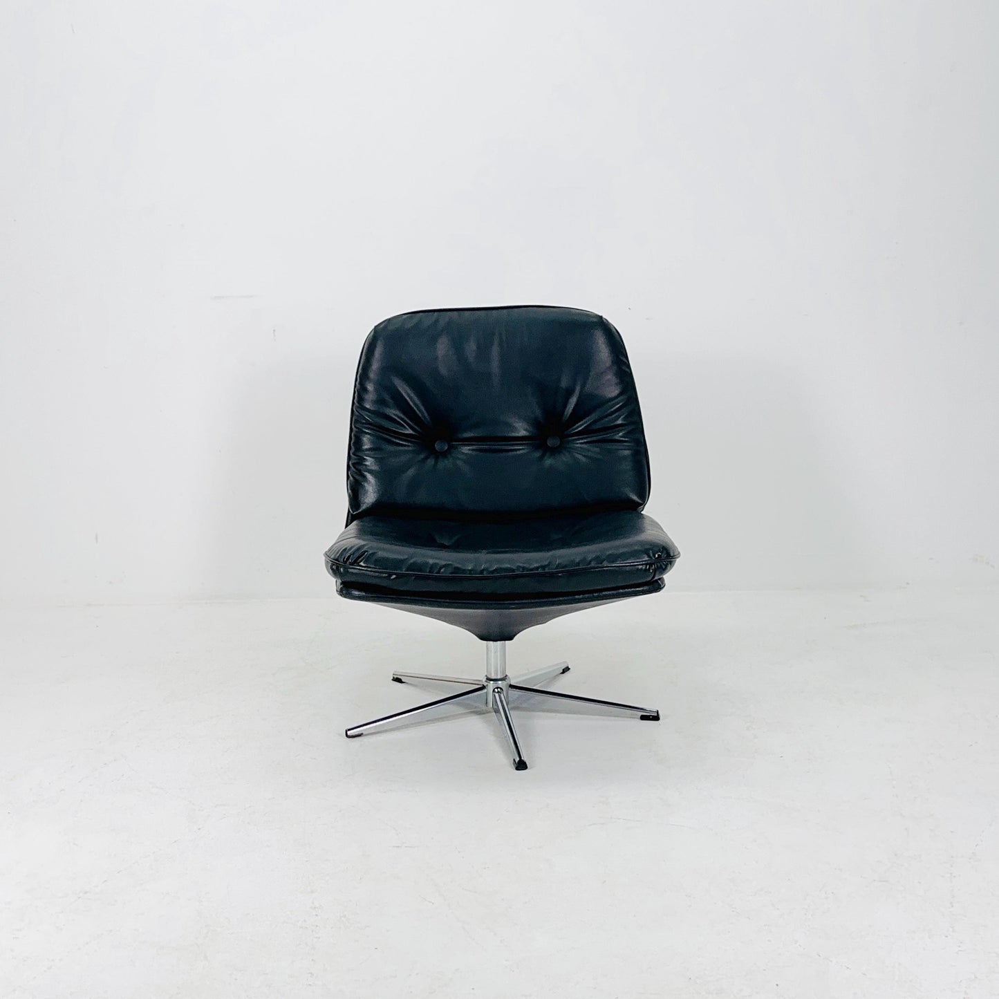 Mid century Swivel Mila lounge Chair Designed by Gillis Lundgren for Ikea in the 1960s