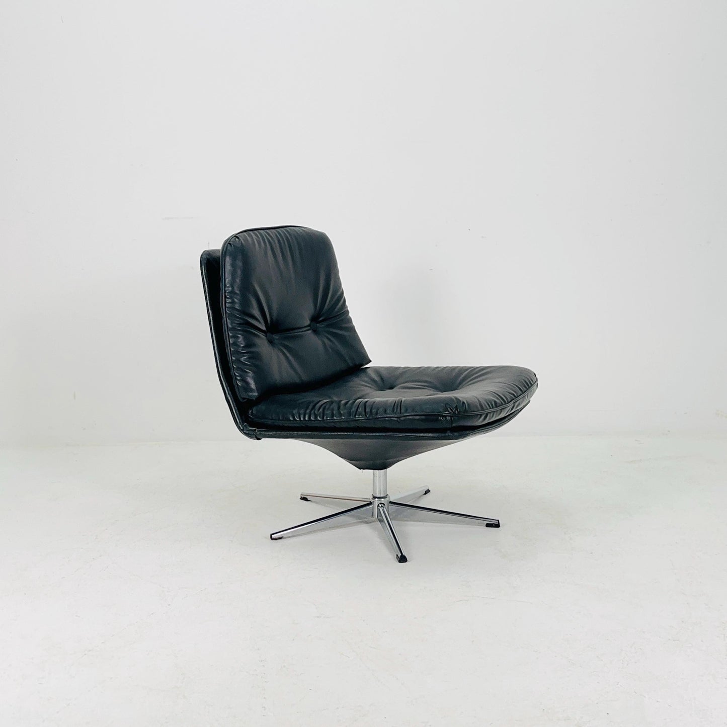 Mid century Swivel Mila lounge Chair Designed by Gillis Lundgren for Ikea in the 1960s