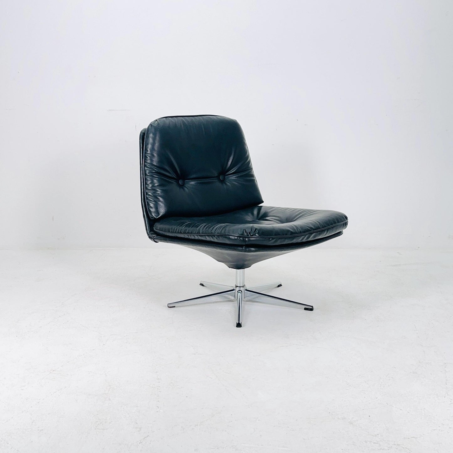 Mid century Swivel Mila lounge Chair Designed by Gillis Lundgren for Ikea in the 1960s