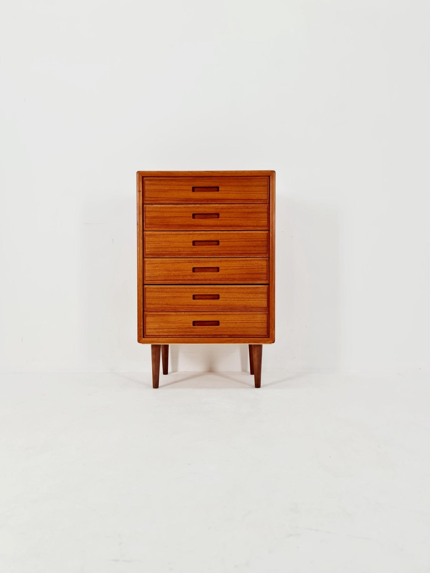 Midcentury danish design chest of drawers / drawer dresser /6 drawers cabinet, 1960s