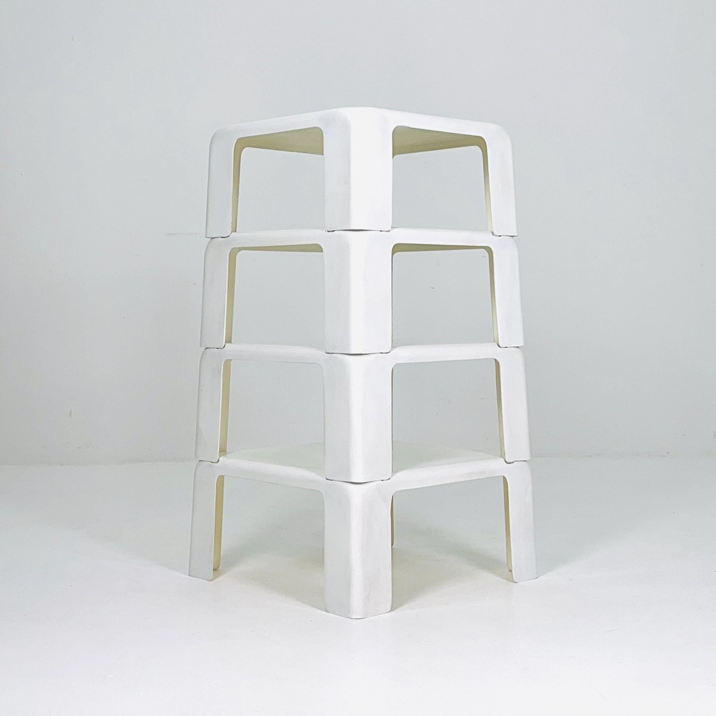 Set of 4 Mid century Mario Bellini Nesting white Tables Model Gatti for B&B Italia, 1967s Italy