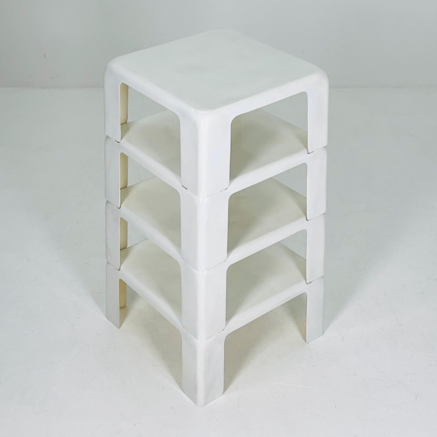 Set of 4 Mid century Mario Bellini Nesting white Tables Model Gatti for B&B Italia, 1967s Italy