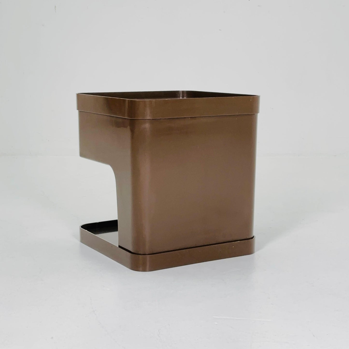 Space age brown side table or mini bar by flair for Prisunic. Molded plastic, 1980s