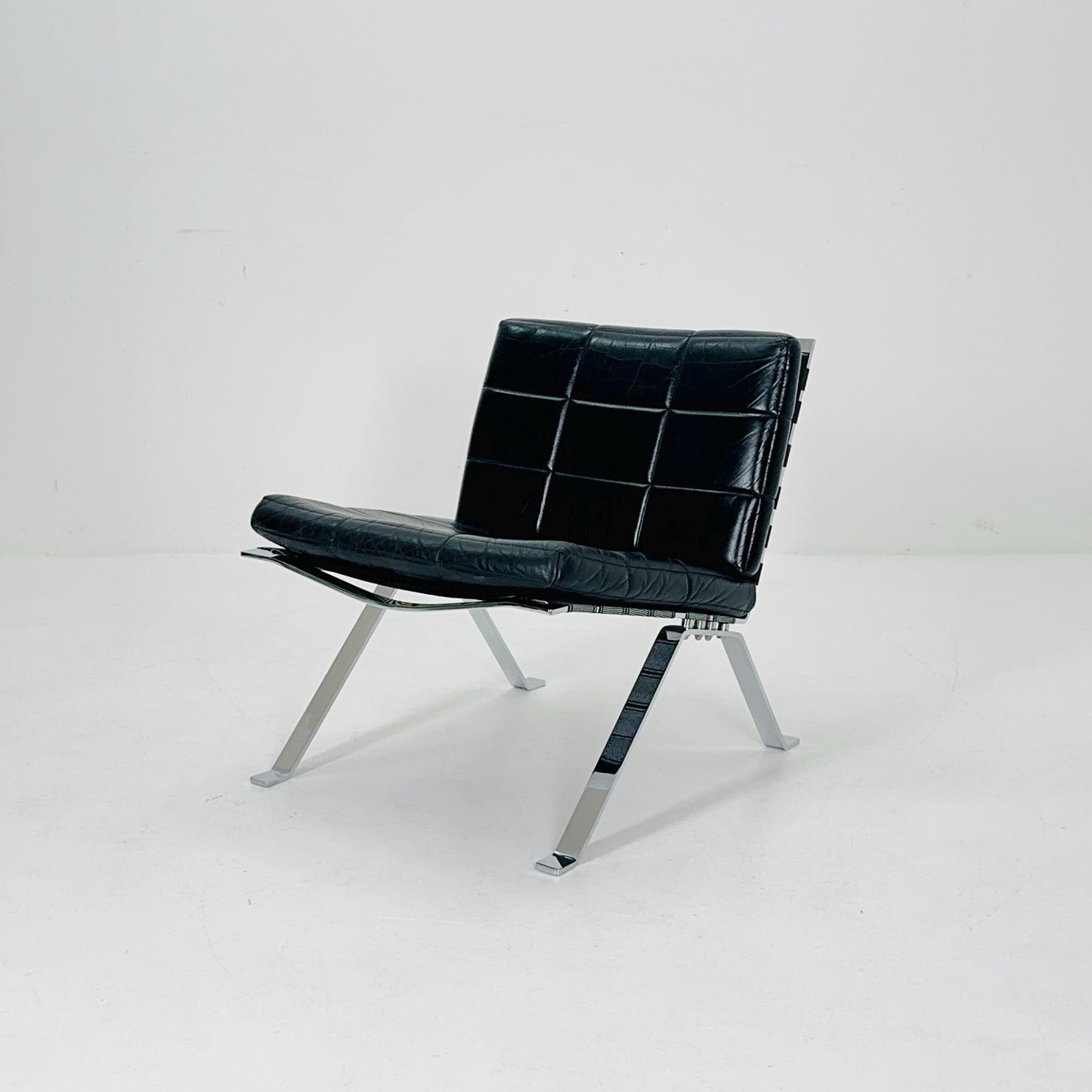 Mid century leather lounge Euro chair by Hans Eichenberger for Girsberger - 1960s Switzerland