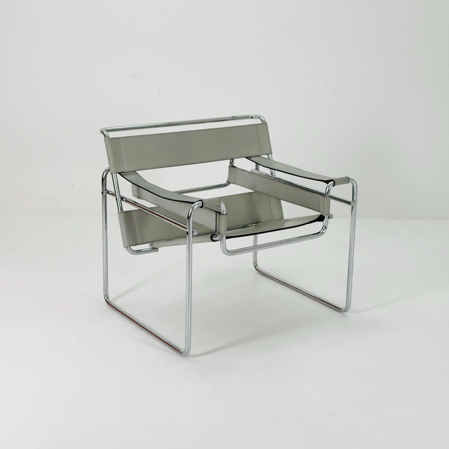 Mid century B3 Wassily light grey lounge Chair by Marcel Breuer for Matteo grassi , 1980s