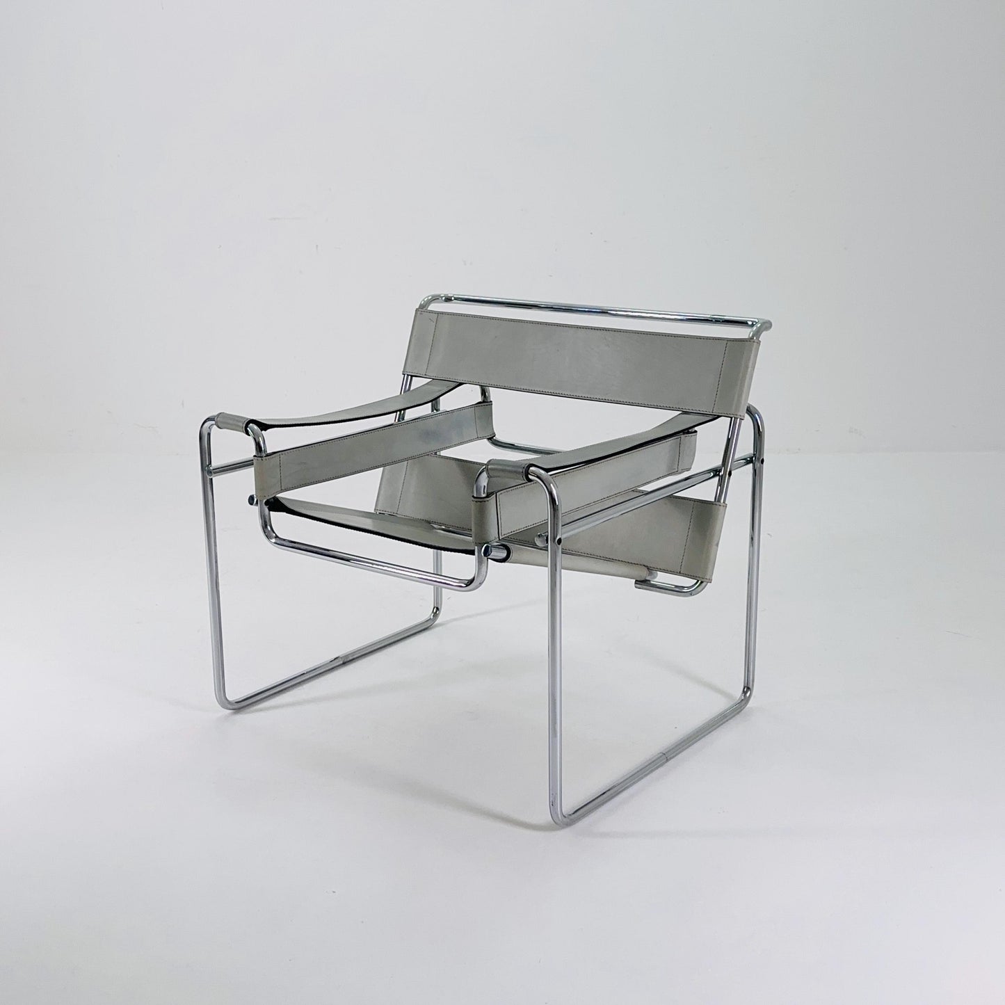 Mid century B3 Wassily light grey lounge Chair by Marcel Breuer for Matteo grassi , 1980s