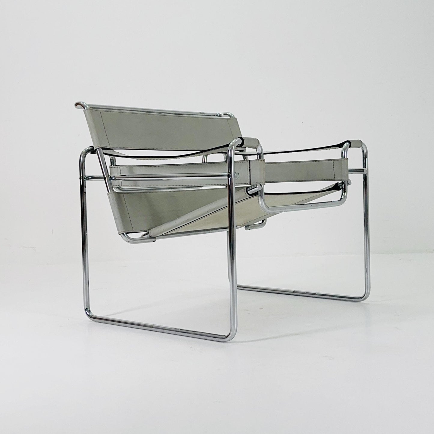 Mid century B3 Wassily light grey lounge Chair by Marcel Breuer for Matteo grassi , 1980s