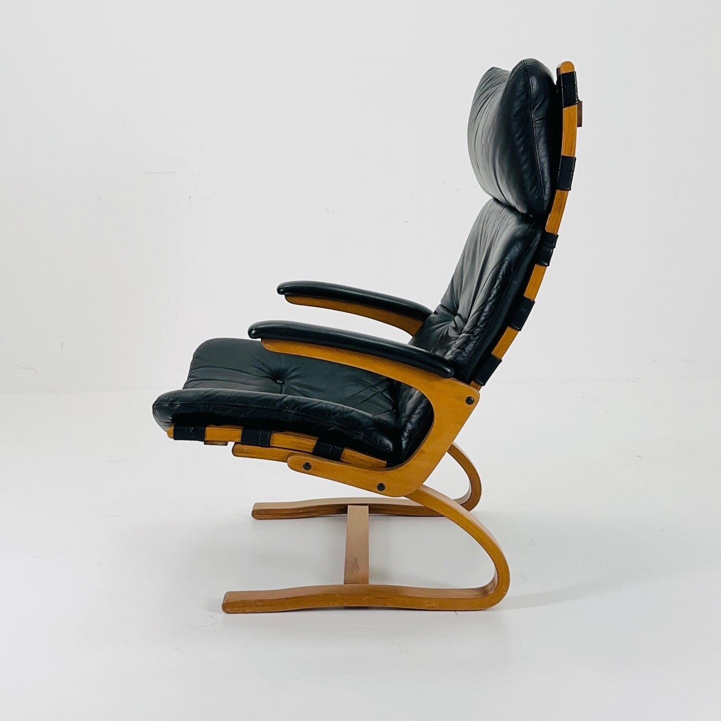 Mid century Kengu Leather high back Armchair by Elsa & Nordahl Solheim for Rybo Rykken - Vintage Scandinavian Design 1960s