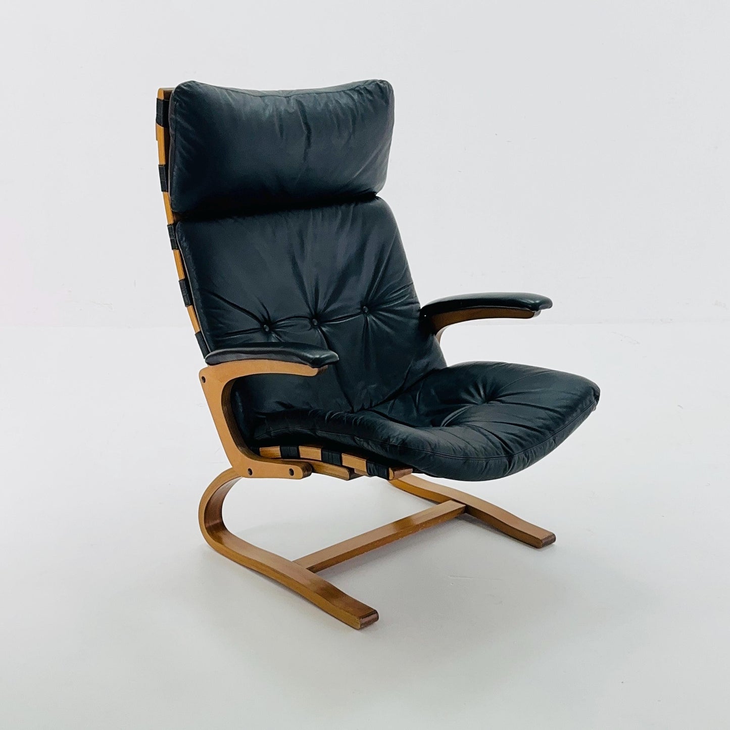 Mid century Kengu Leather high back Armchair by Elsa & Nordahl Solheim for Rybo Rykken - Vintage Scandinavian Design 1960s