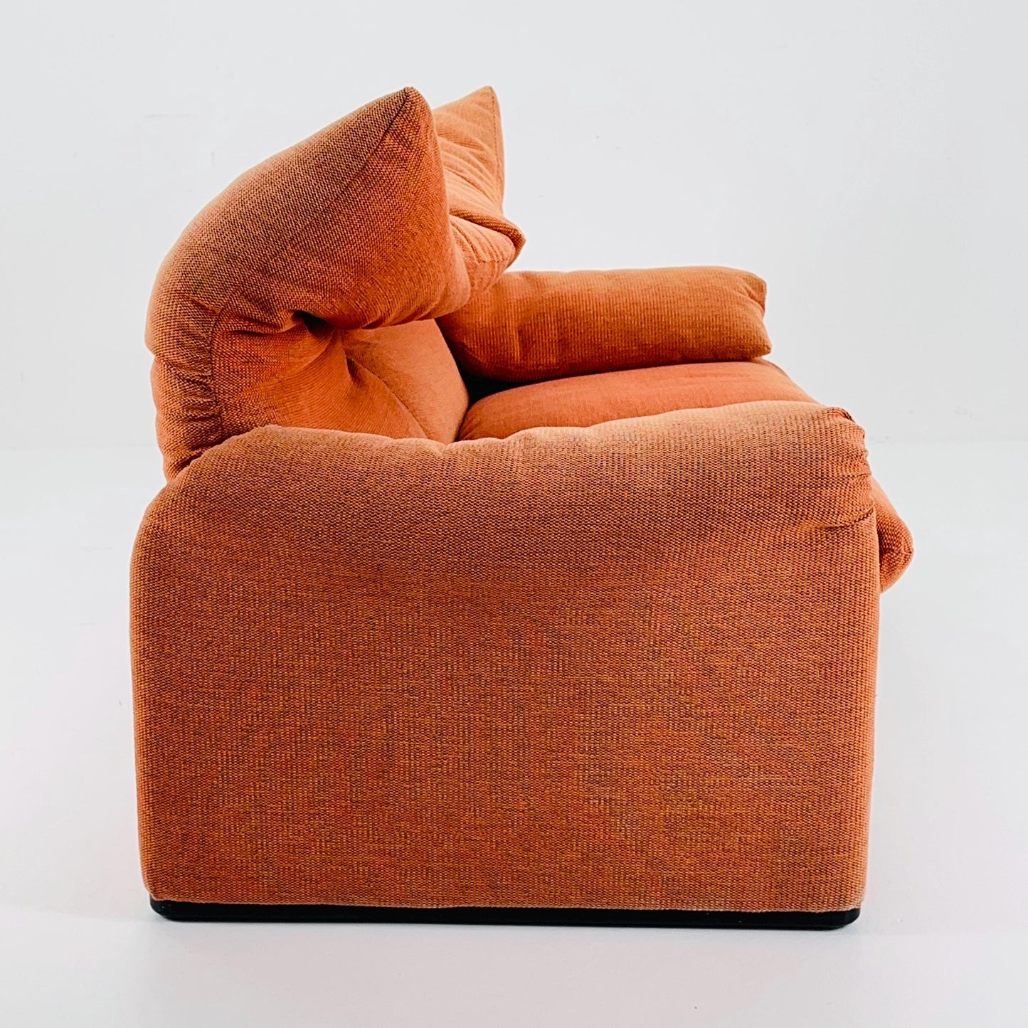 Mid century Tan Maralunga two-seater sofa by Vico Magistretti for Cassina, Italy 1970s
