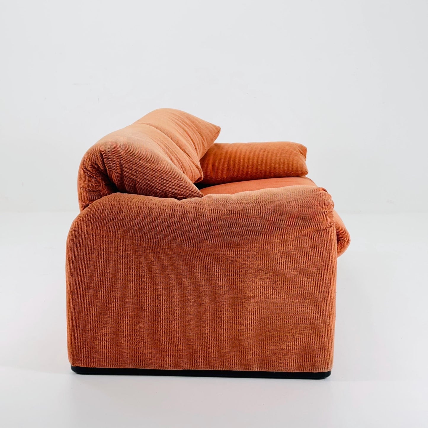 Mid century Tan Maralunga two-seater sofa by Vico Magistretti for Cassina, Italy 1970s