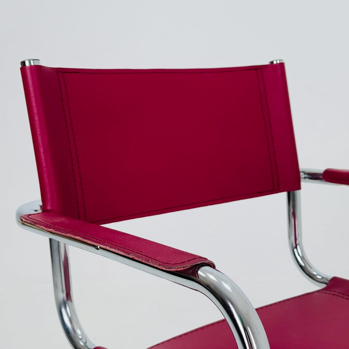 Mid Century iconic Mart Stam S34 armchair / Bauhaus chrome tube steel and burgundy faux leather / 80s vintage cantilever chair italy