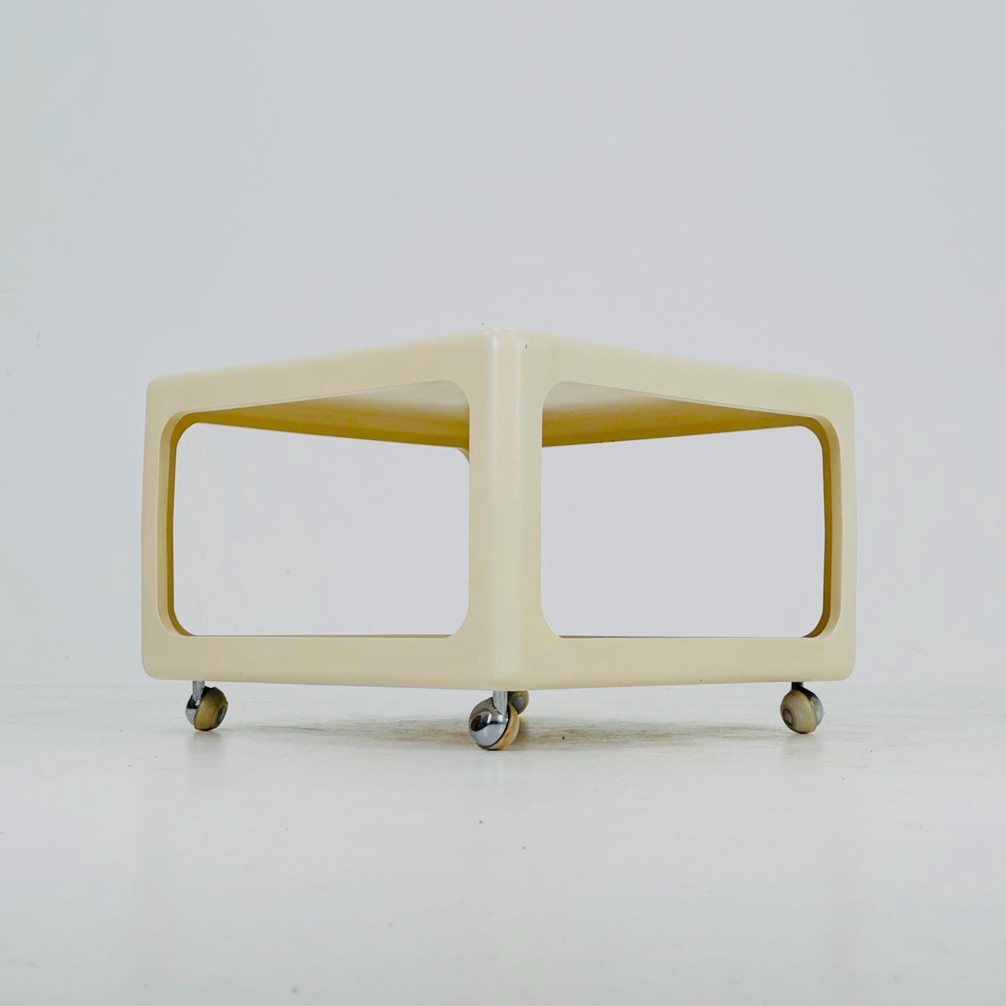 Mid century Space Age white Coffee Table by Peter Ghyczy for Horn Germany , 1970s