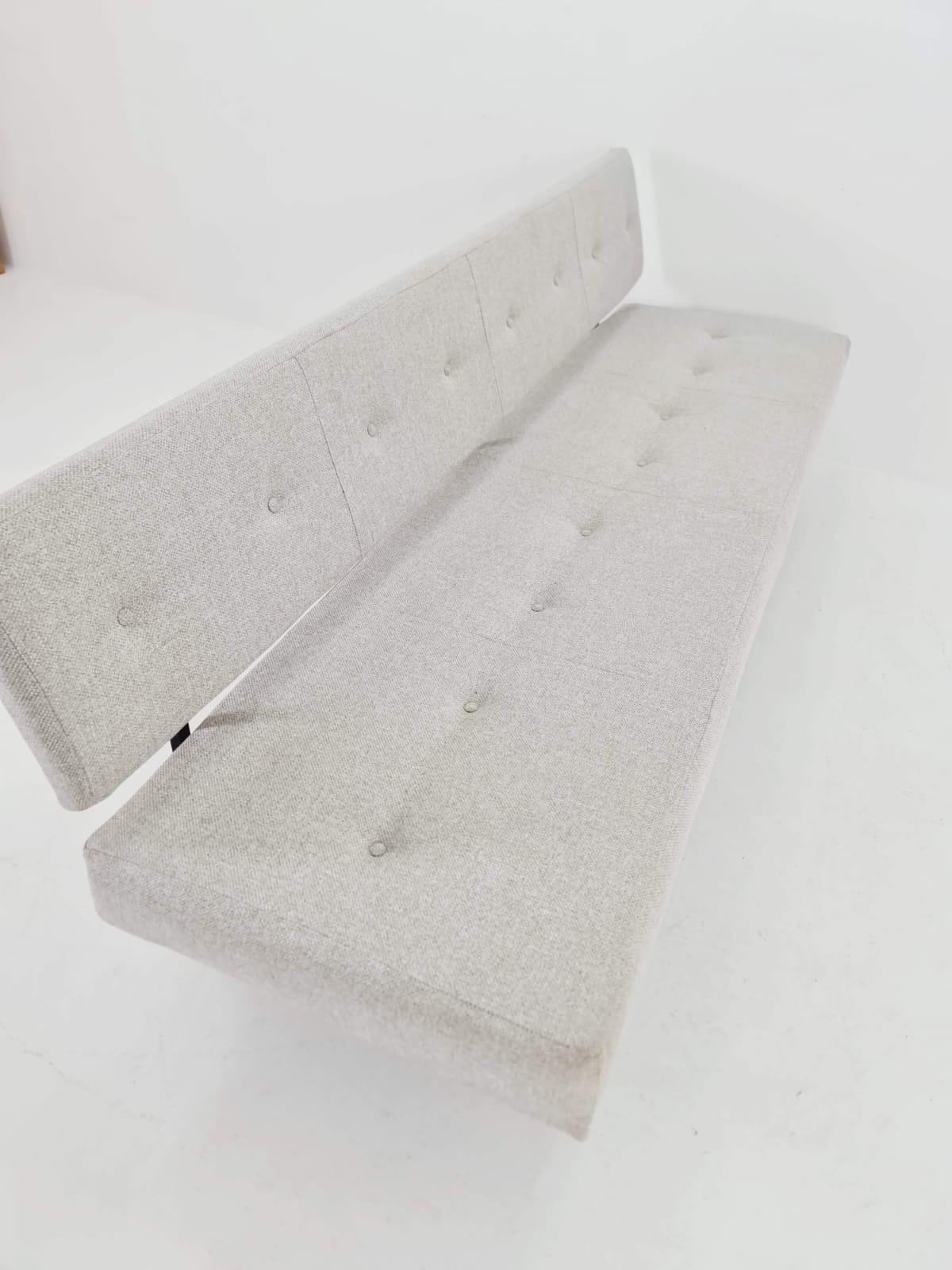 Mid-century tufted sofa model Nr 578 by Florence Knoll Sofa for Knoll International 1960s, USA