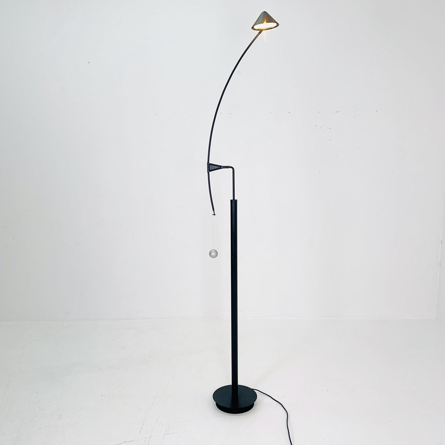 Mid century Nestore Lettura Postmodern Cantilever Floor Lamp by Carlo Forcolini For Artemide Italy 1980s