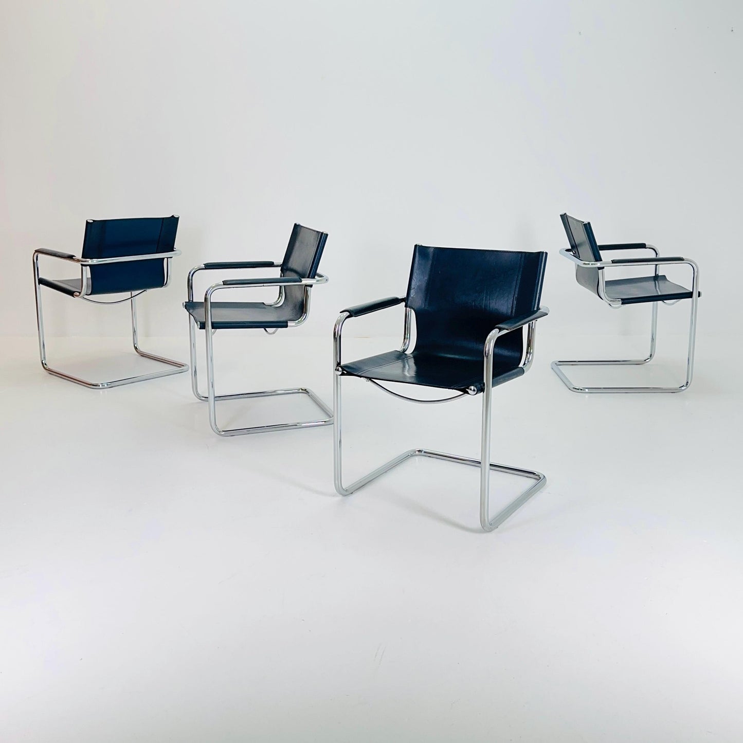 set of 4 Matteo Grassi original Bauhaus design Visitor model Chair dark blue / Navy Leather 1970s Italy