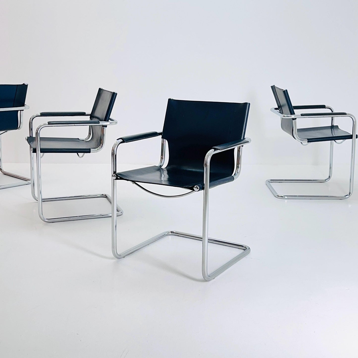 set of 4 Matteo Grassi original Bauhaus design Visitor model Chair dark blue / Navy Leather 1970s Italy