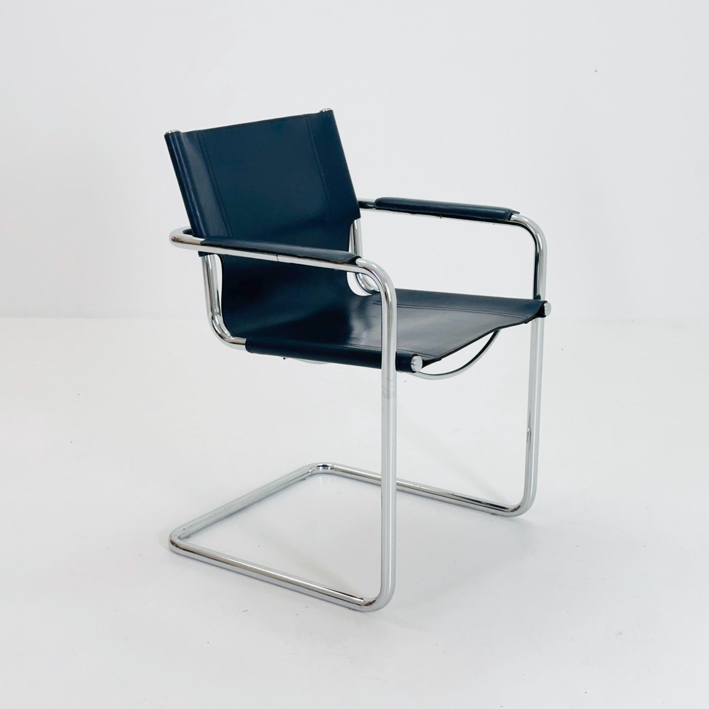 Mid century Matteo Grassi original Bauhaus design Visitor model Chair dark blue / Navy Leather 1970s Italy