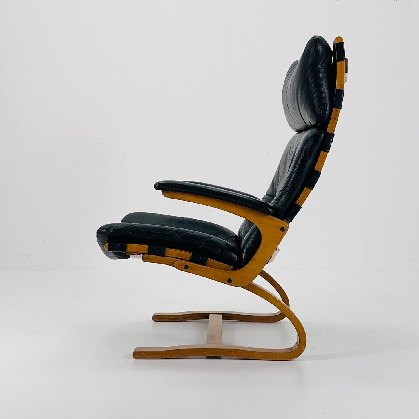 Mid century Kengu Leather high back Armchair by Elsa & Nordahl Solheim for Rybo Rykken - Vintage Scandinavian Design 1960s