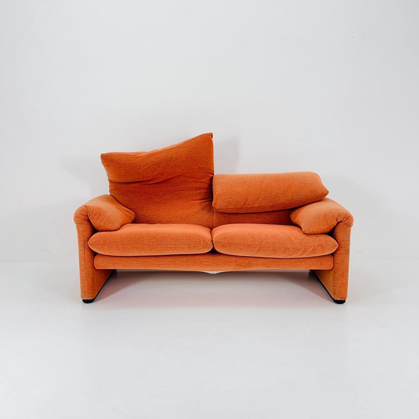 Mid century Tan Maralunga two-seater sofa by Vico Magistretti for Cassina, Italy 1970s