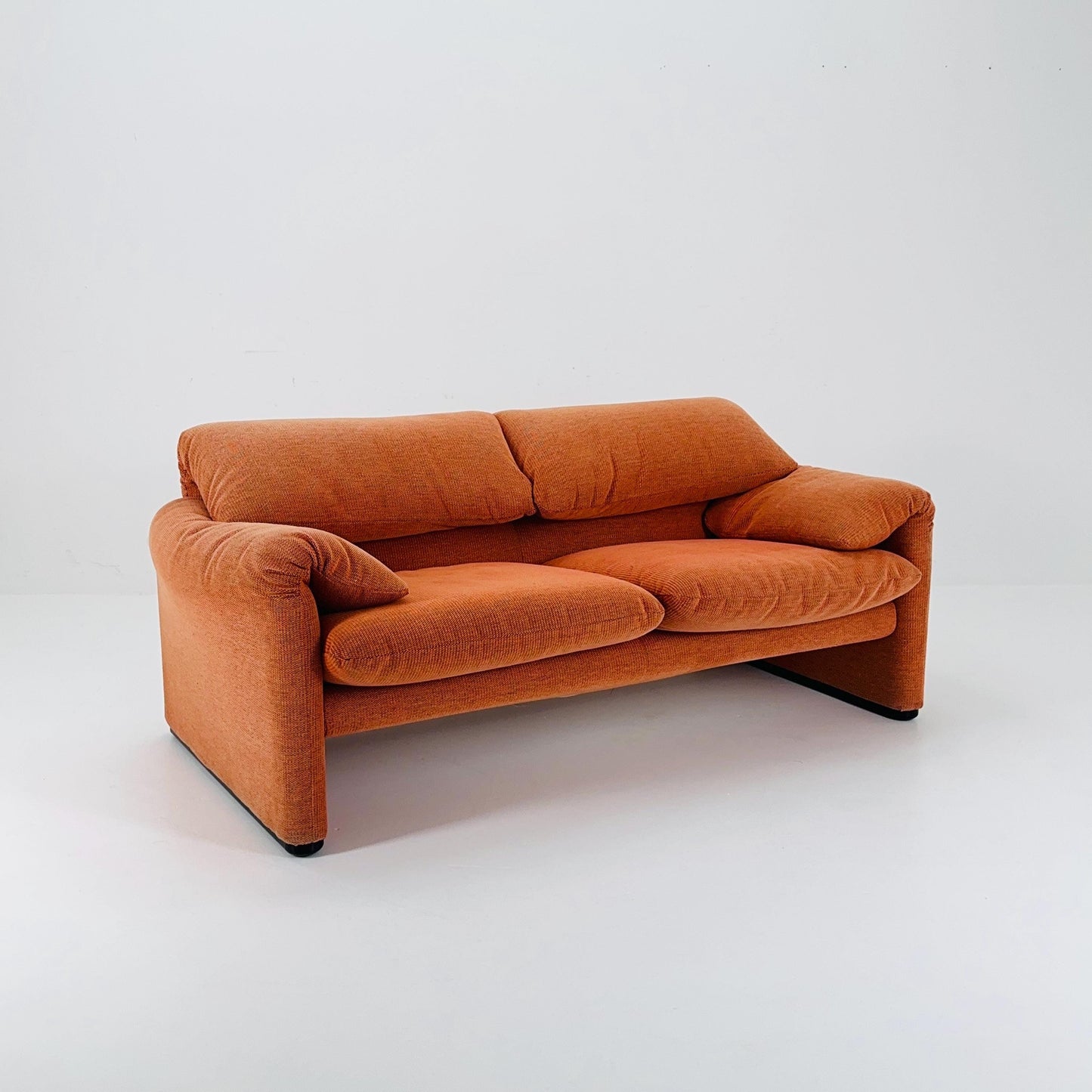 Mid century Tan Maralunga two-seater sofa by Vico Magistretti for Cassina, Italy 1970s