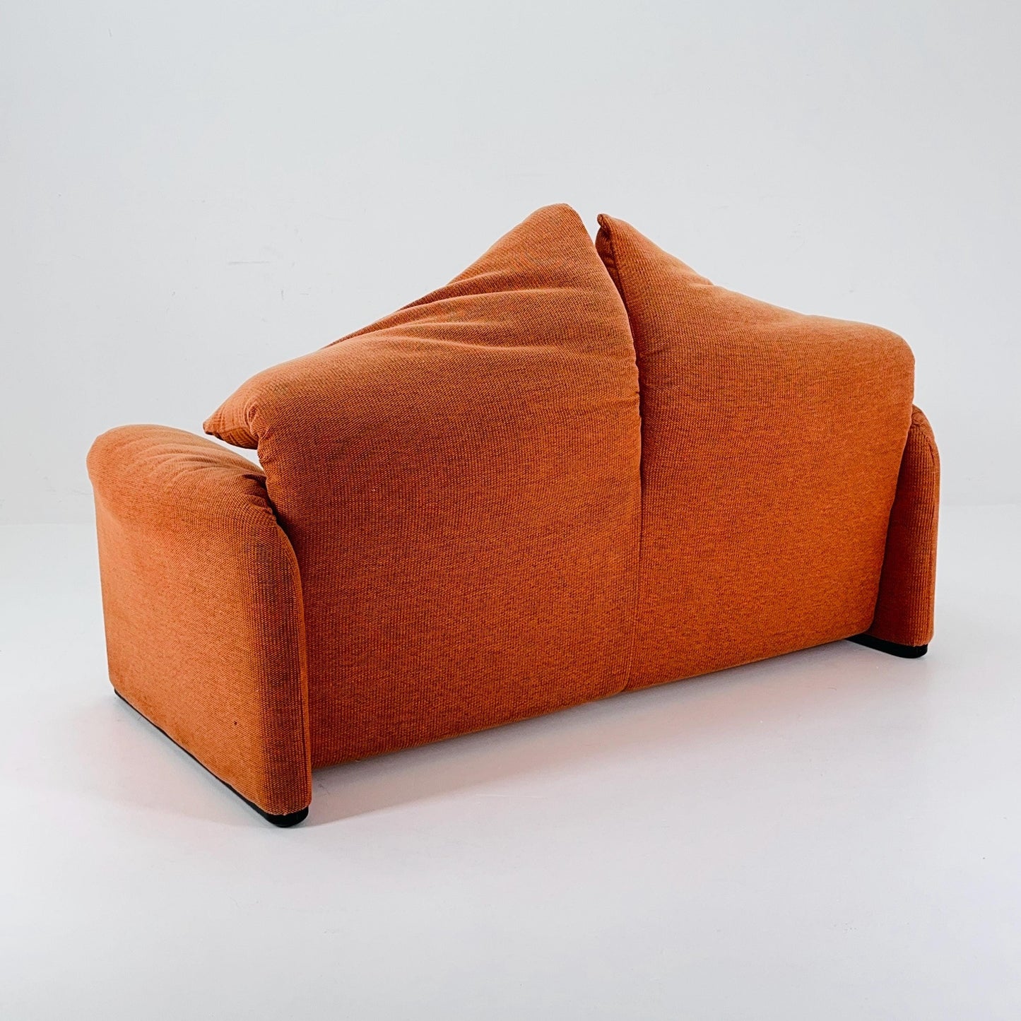 Mid century Tan Maralunga two-seater sofa by Vico Magistretti for Cassina, Italy 1970s