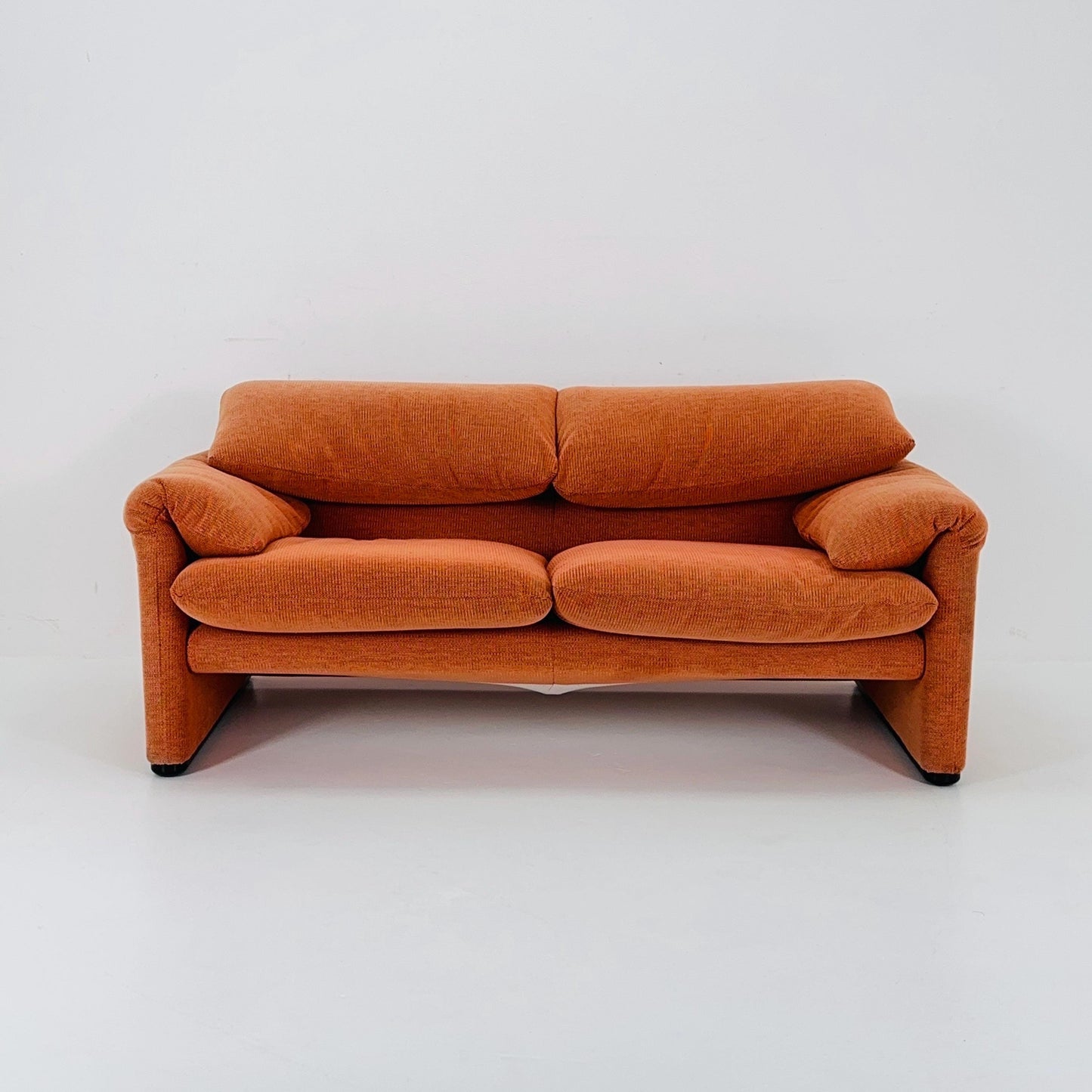 Mid century Tan Maralunga two-seater sofa by Vico Magistretti for Cassina, Italy 1970s
