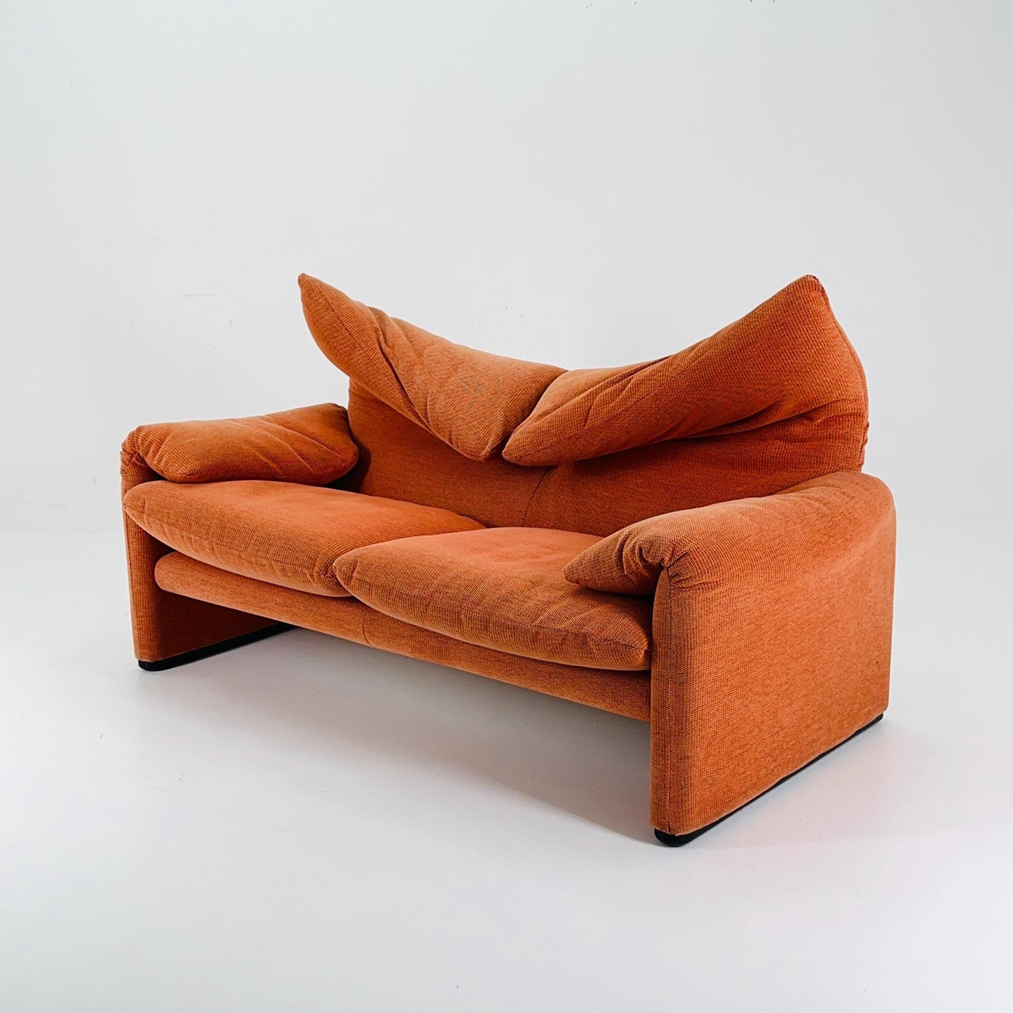 Mid century Tan Maralunga two-seater sofa by Vico Magistretti for Cassina, Italy 1970s