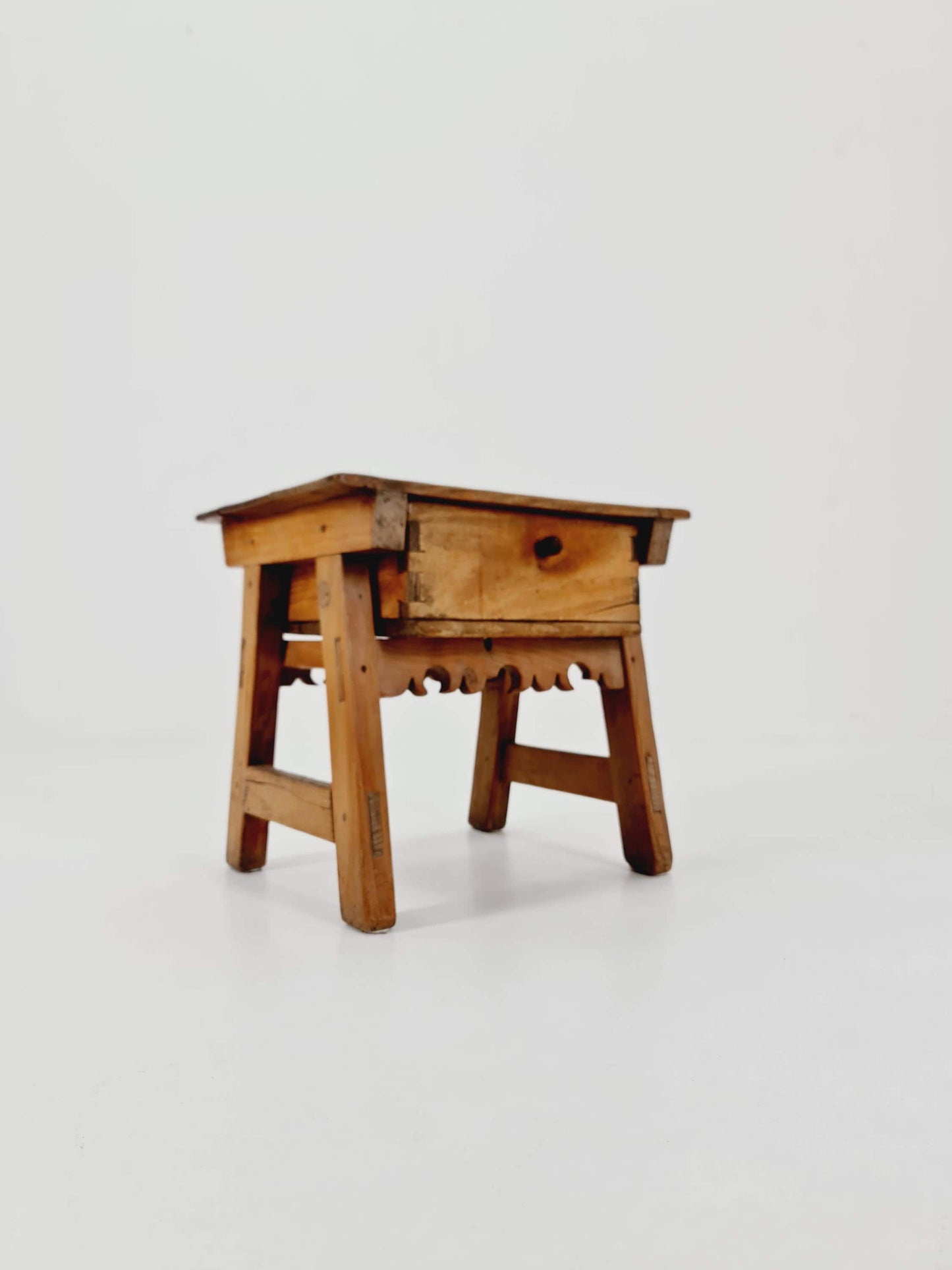 spansih nightstand Antique chestnut wood 1910