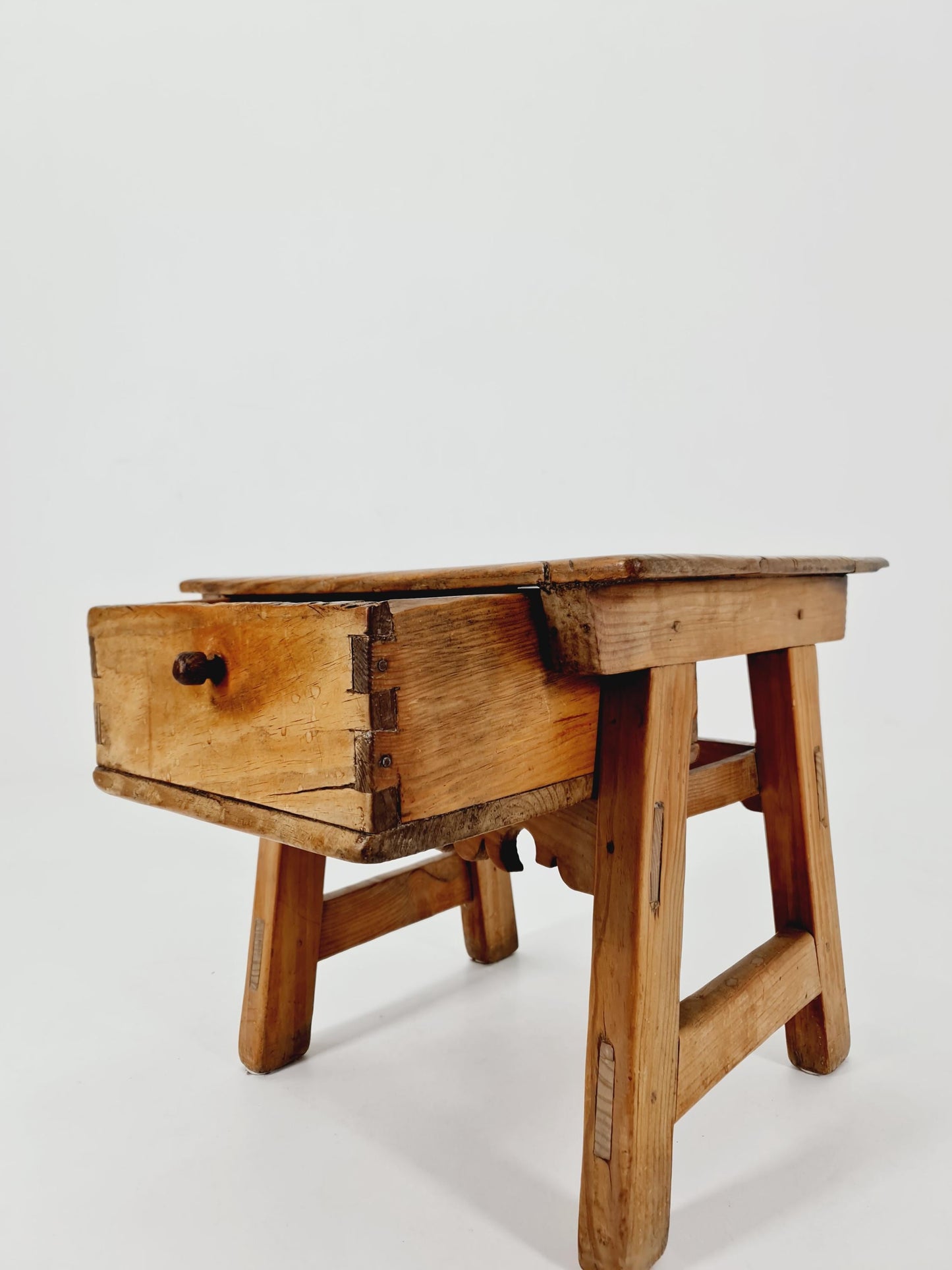 spansih nightstand Antique chestnut wood 1910