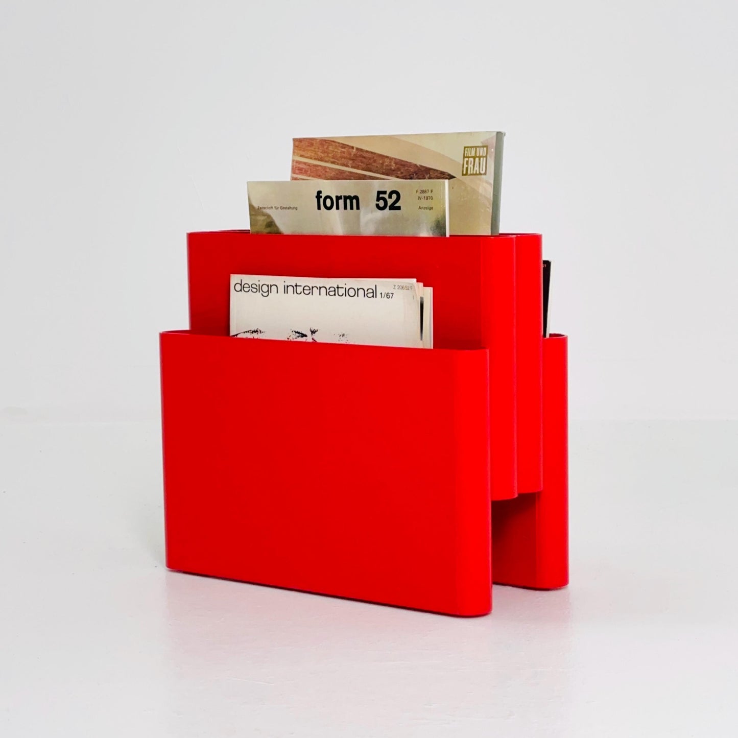 Mid-Century Modern Magazine Rack with 4 Compartments by Giotto Stoppino for Kartell, 1970s model 4676 Italy