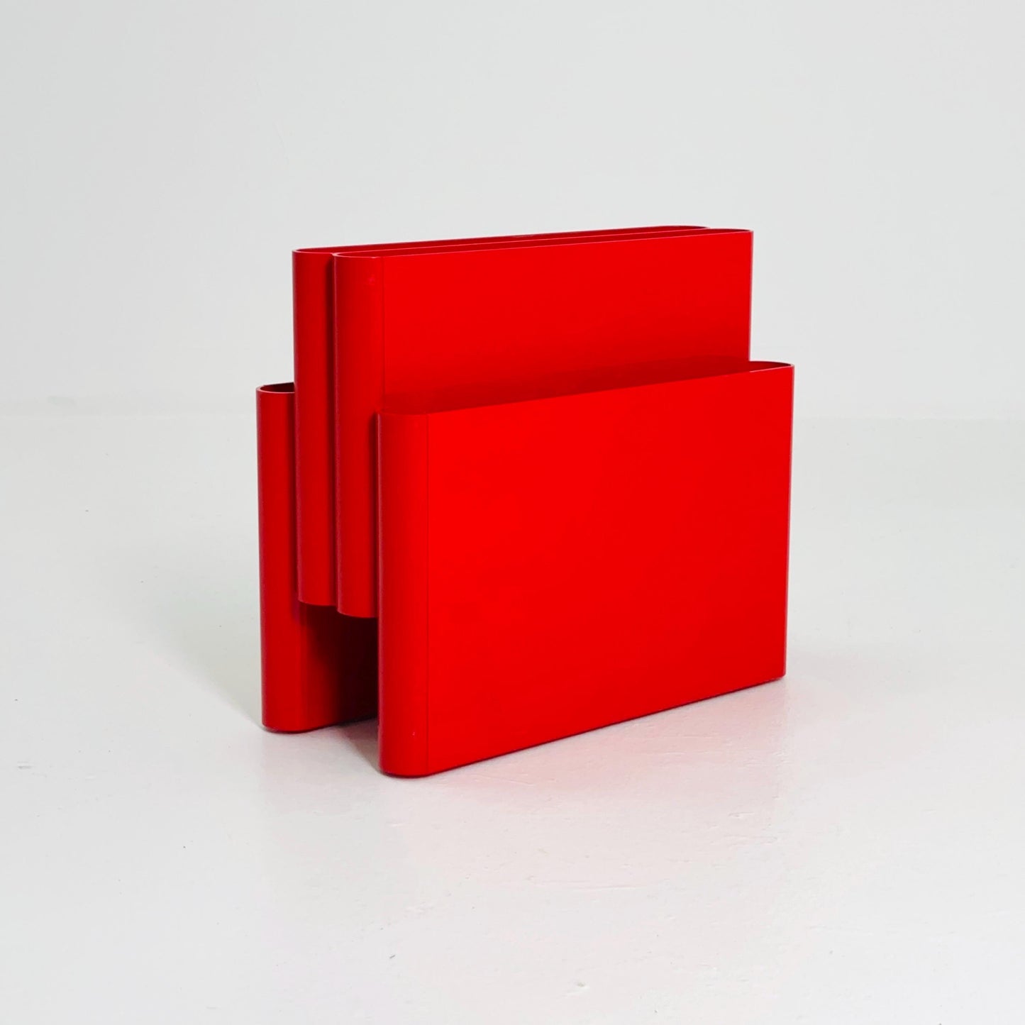 Mid-Century Modern Magazine Rack with 4 Compartments by Giotto Stoppino for Kartell, 1970s model 4676 Italy