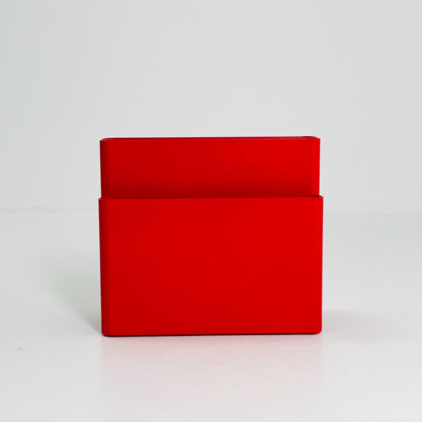 Mid-Century Modern Magazine Rack with 4 Compartments by Giotto Stoppino for Kartell, 1970s model 4676 Italy